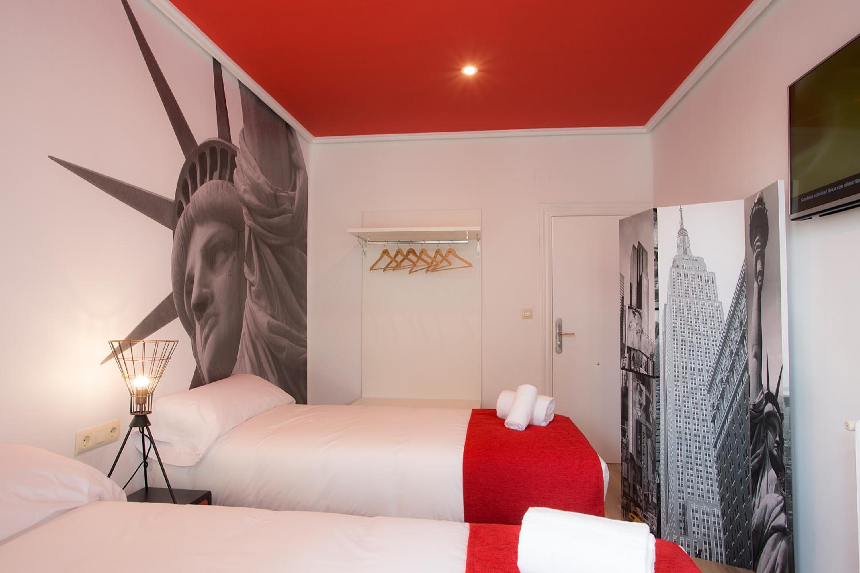 Twin Room thumbnail 5