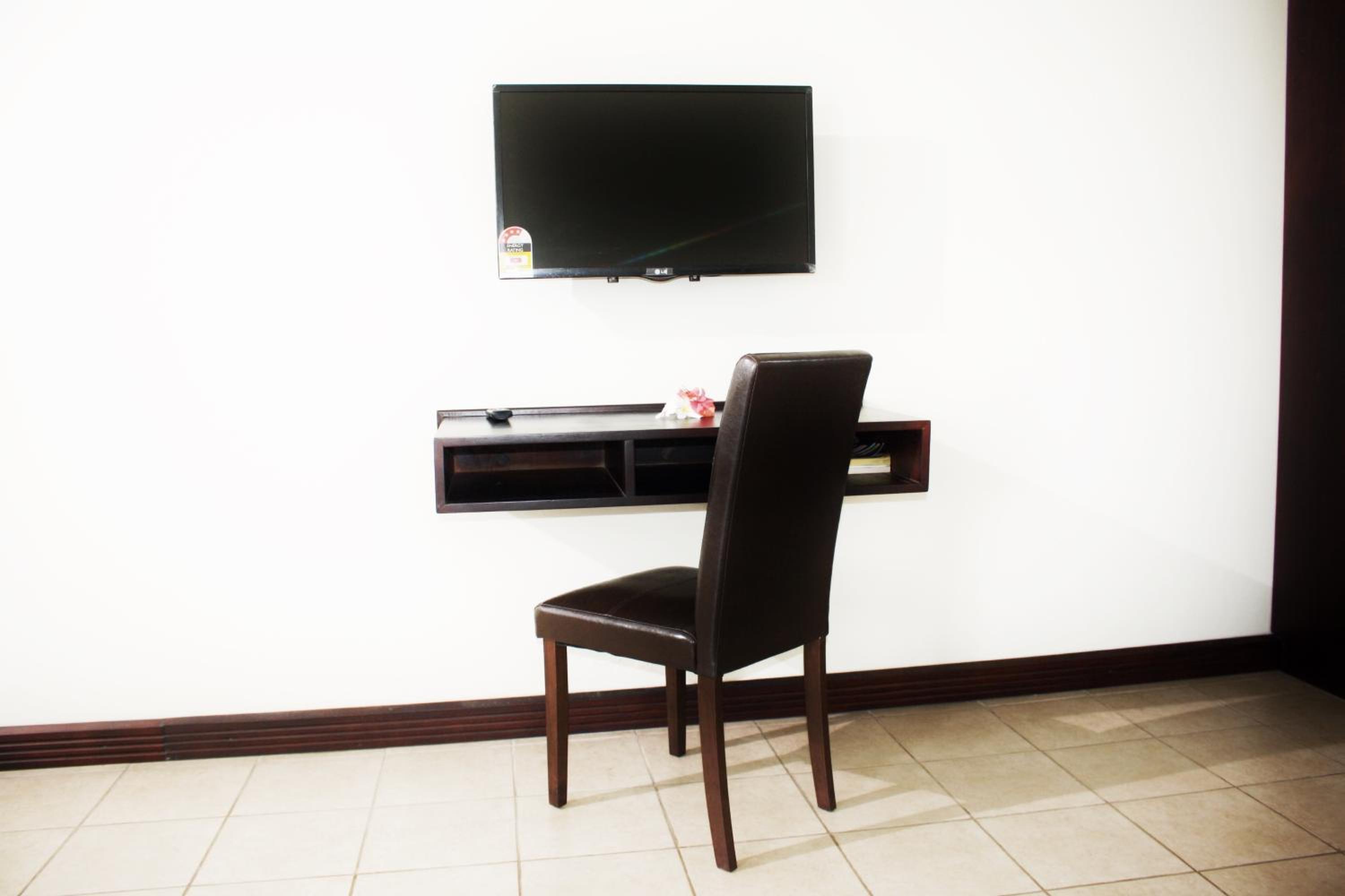 Family Room photo 7