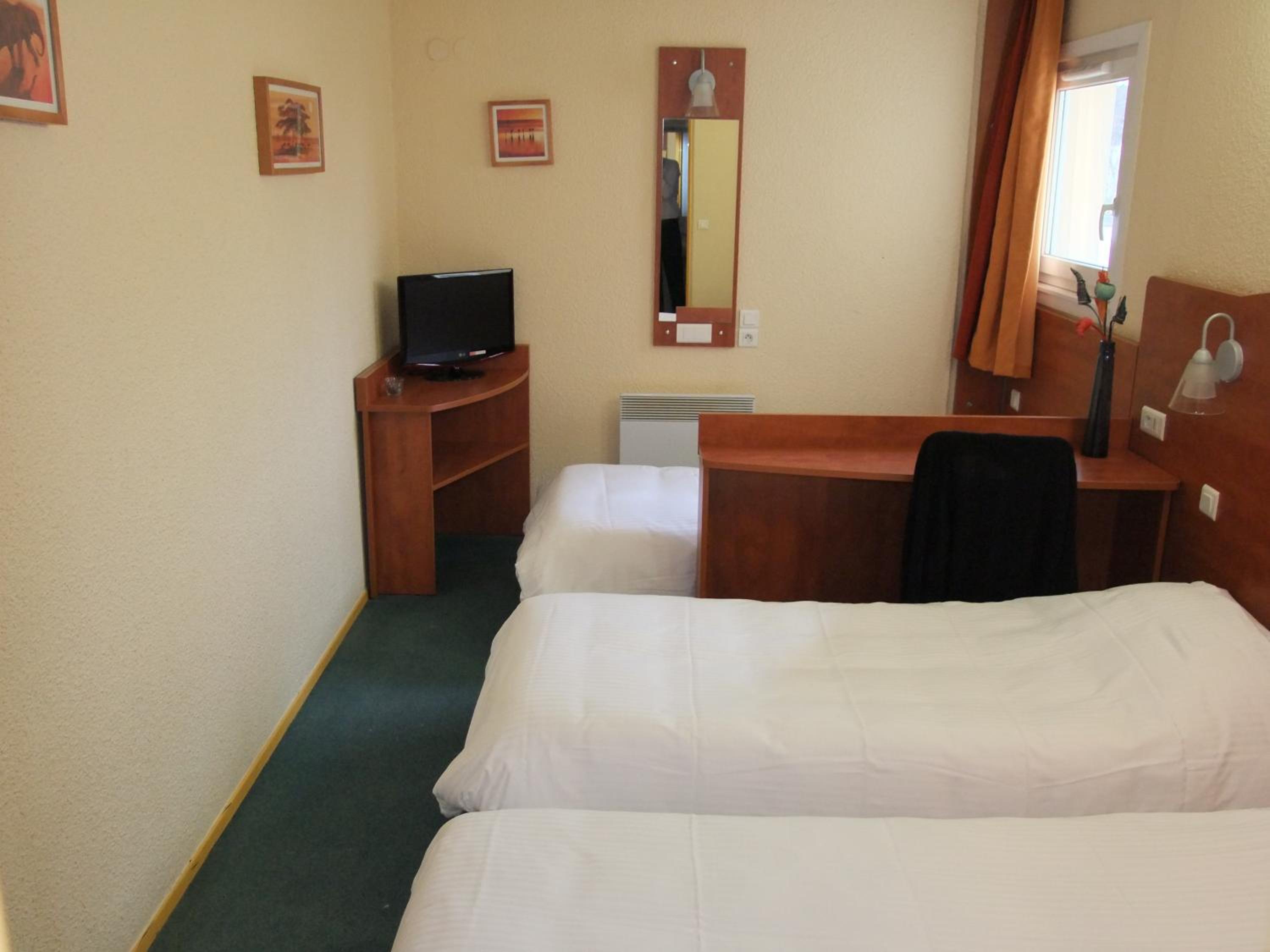 Triple Room (1 double bed and 1 simple bed) - Photo 5