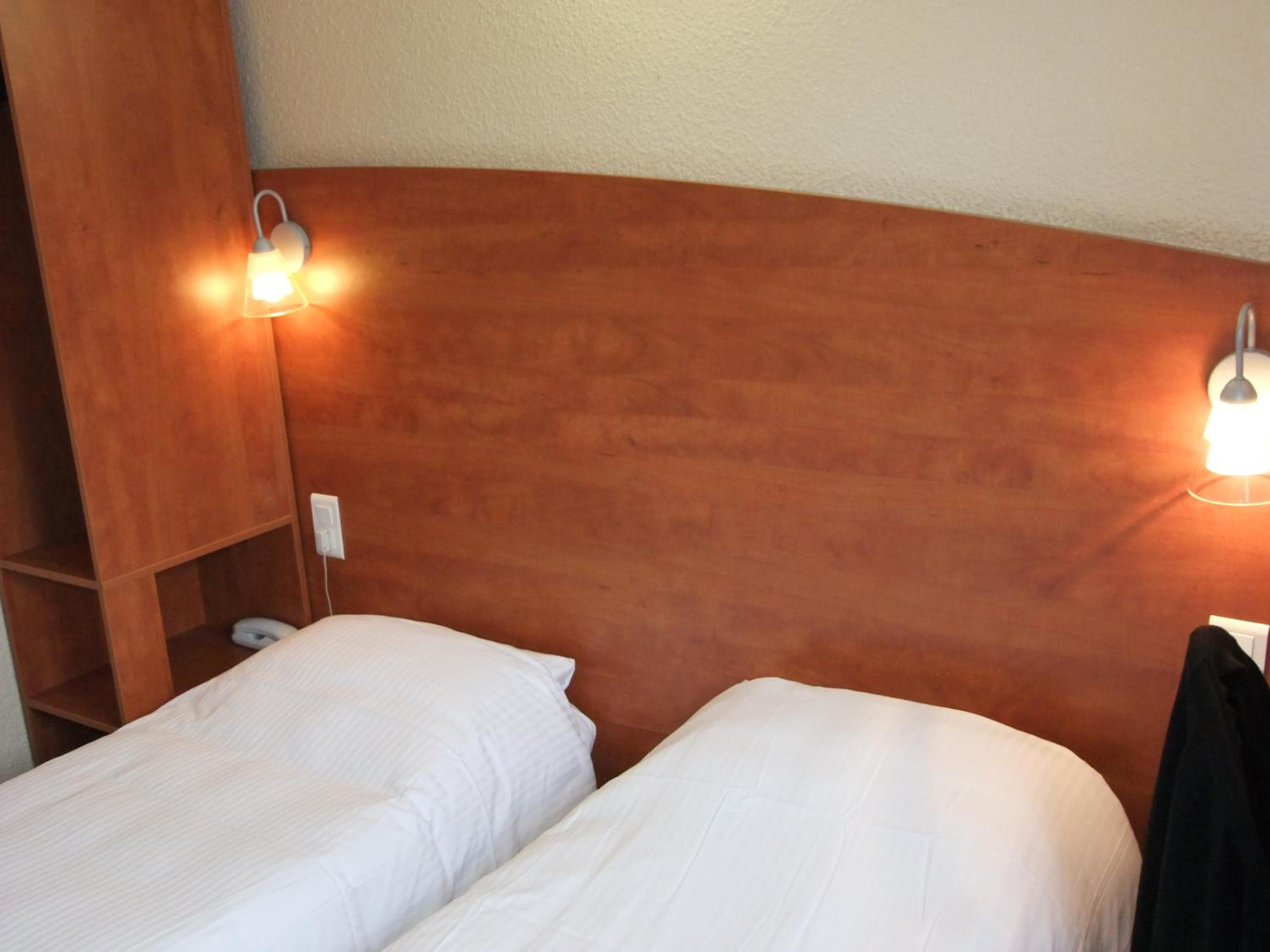 Twin Room - Photo 2