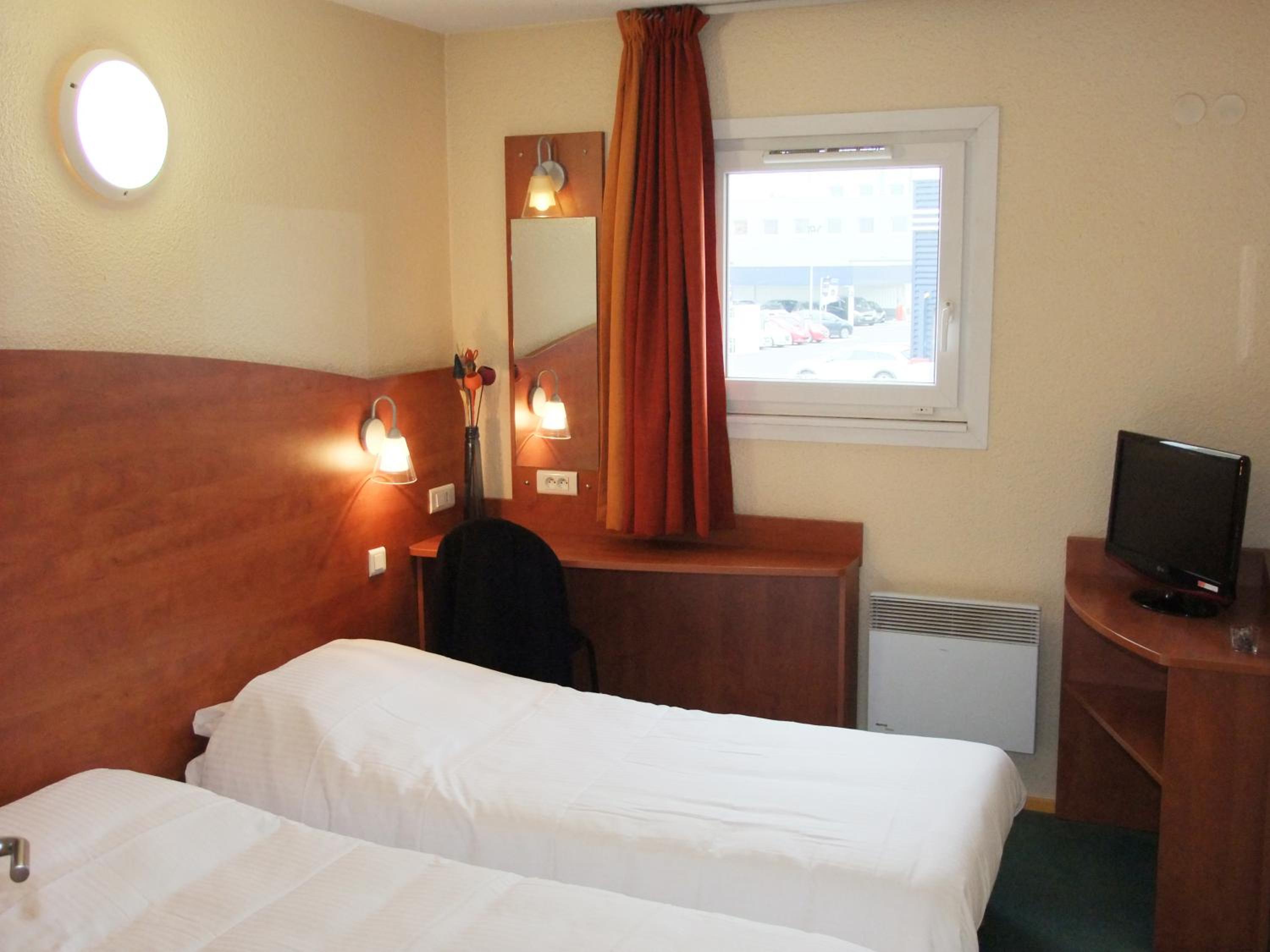 Twin Room - Photo 4