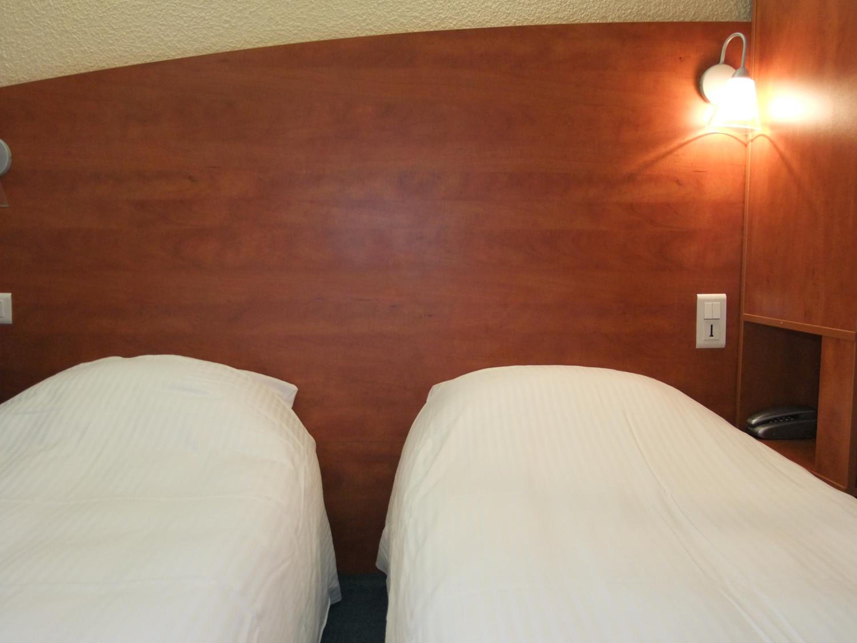 Twin Room - Photo 7