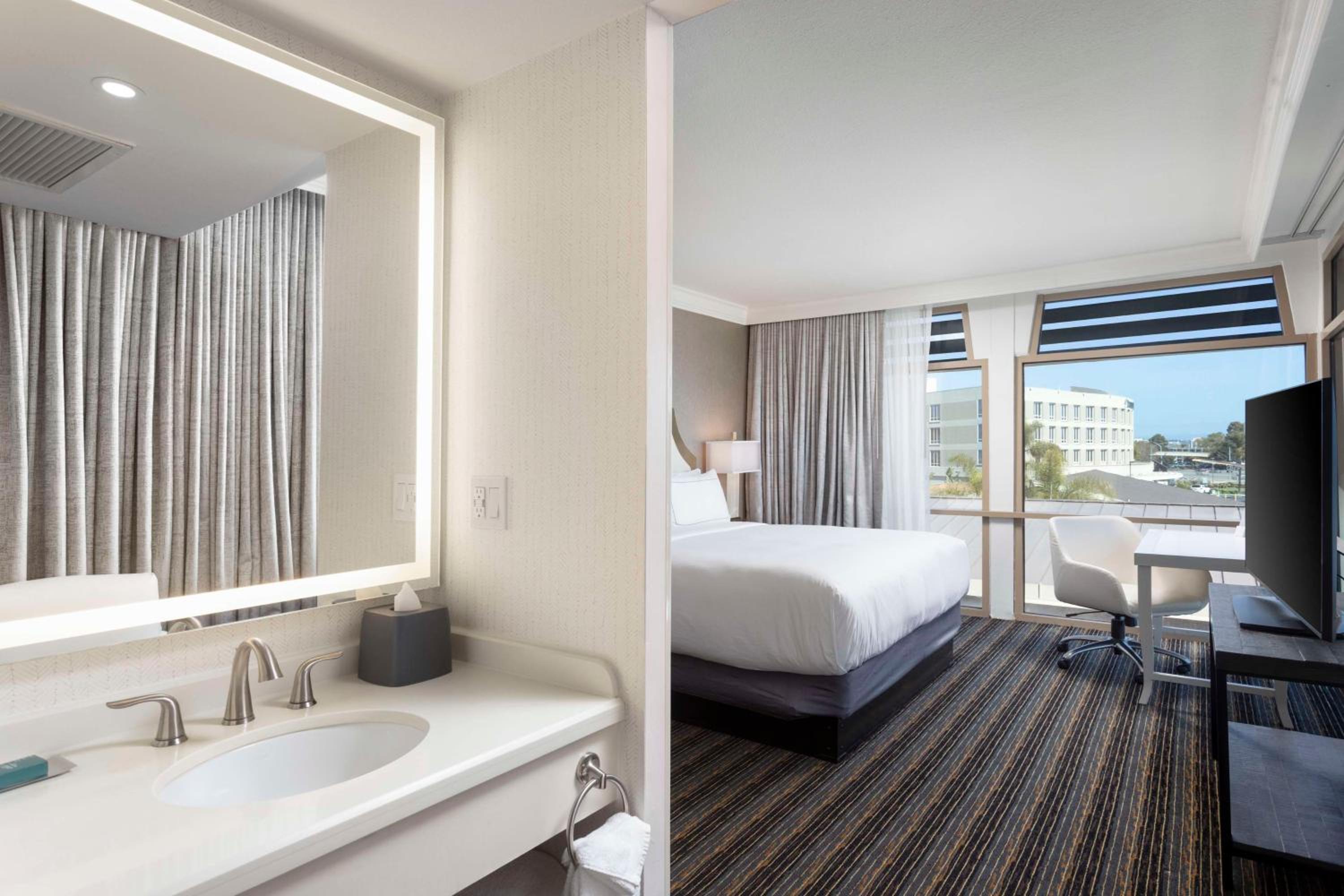 Two-Room King Suite photo 1