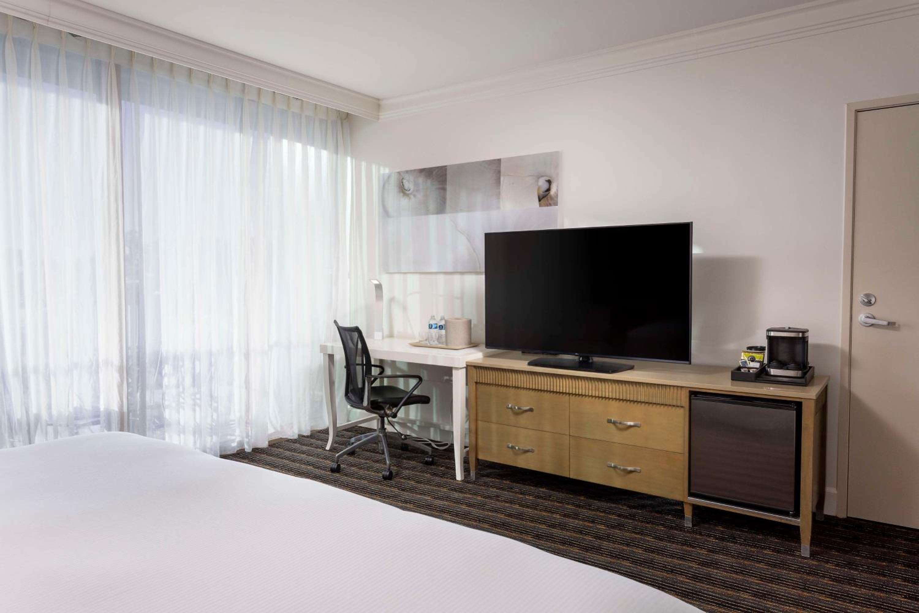 King Room with Balony - Top Floor - Photo 4