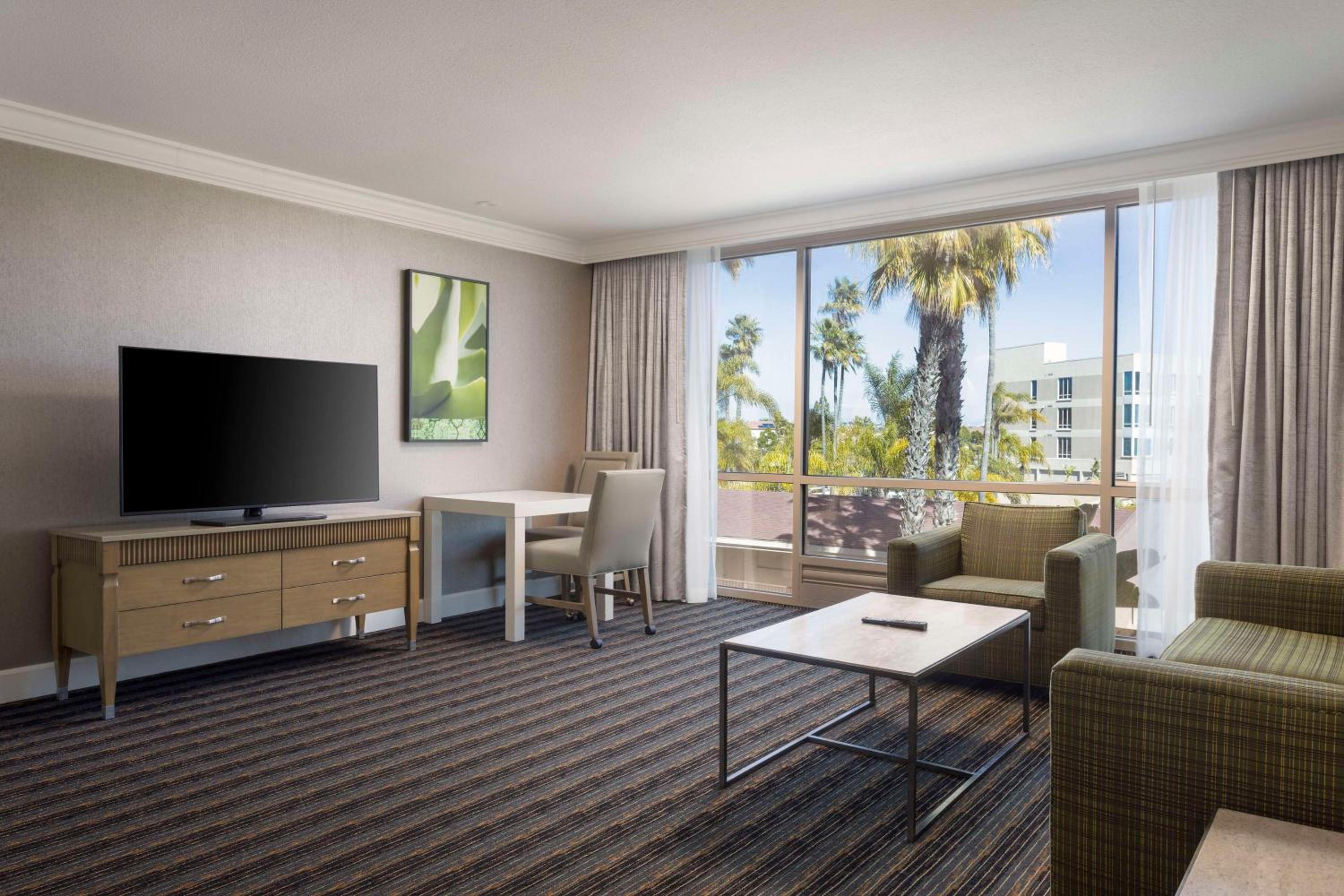 Two-Room King Suite photo 2