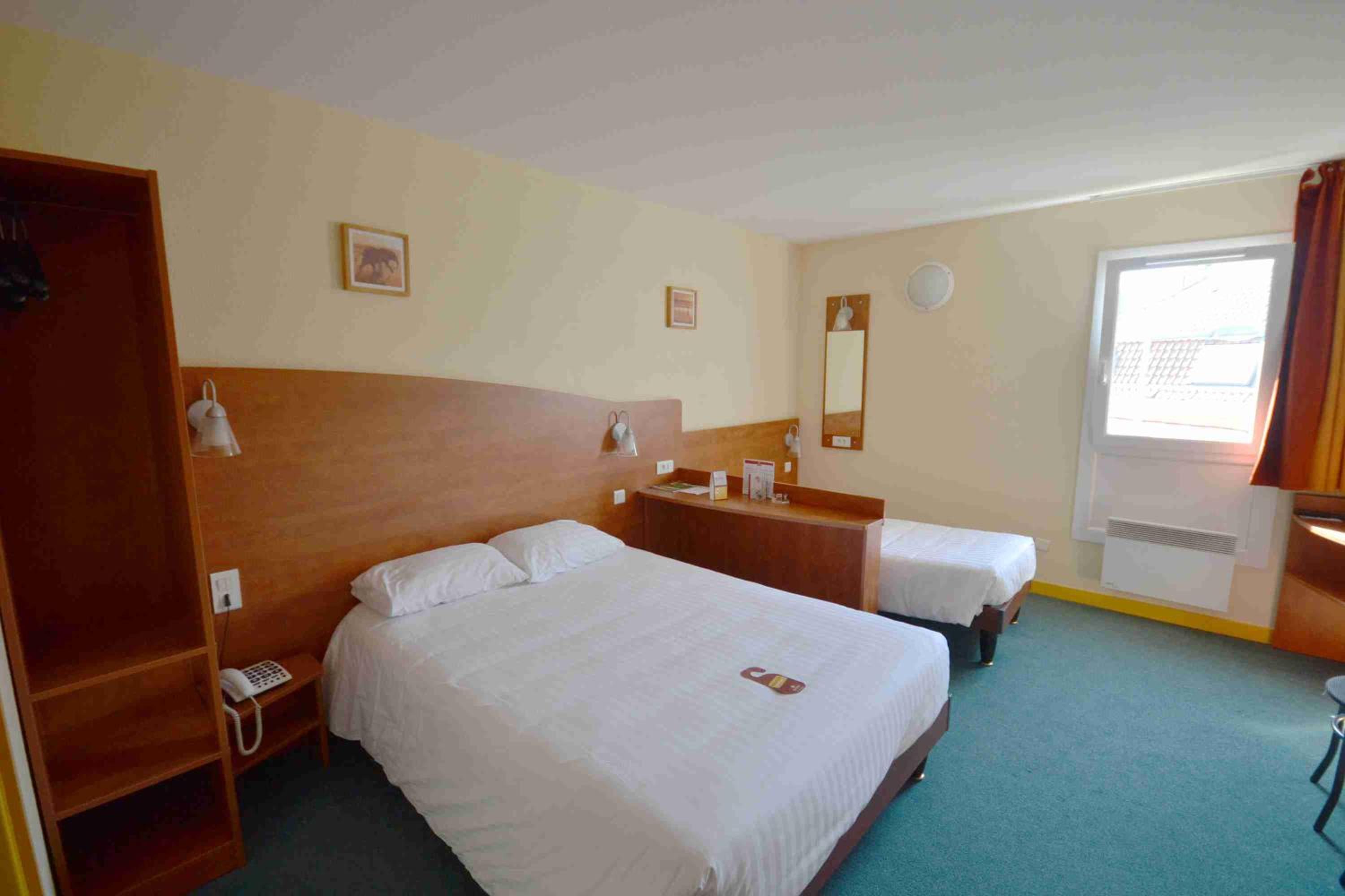 Triple Room (3 Beds) - Photo 2