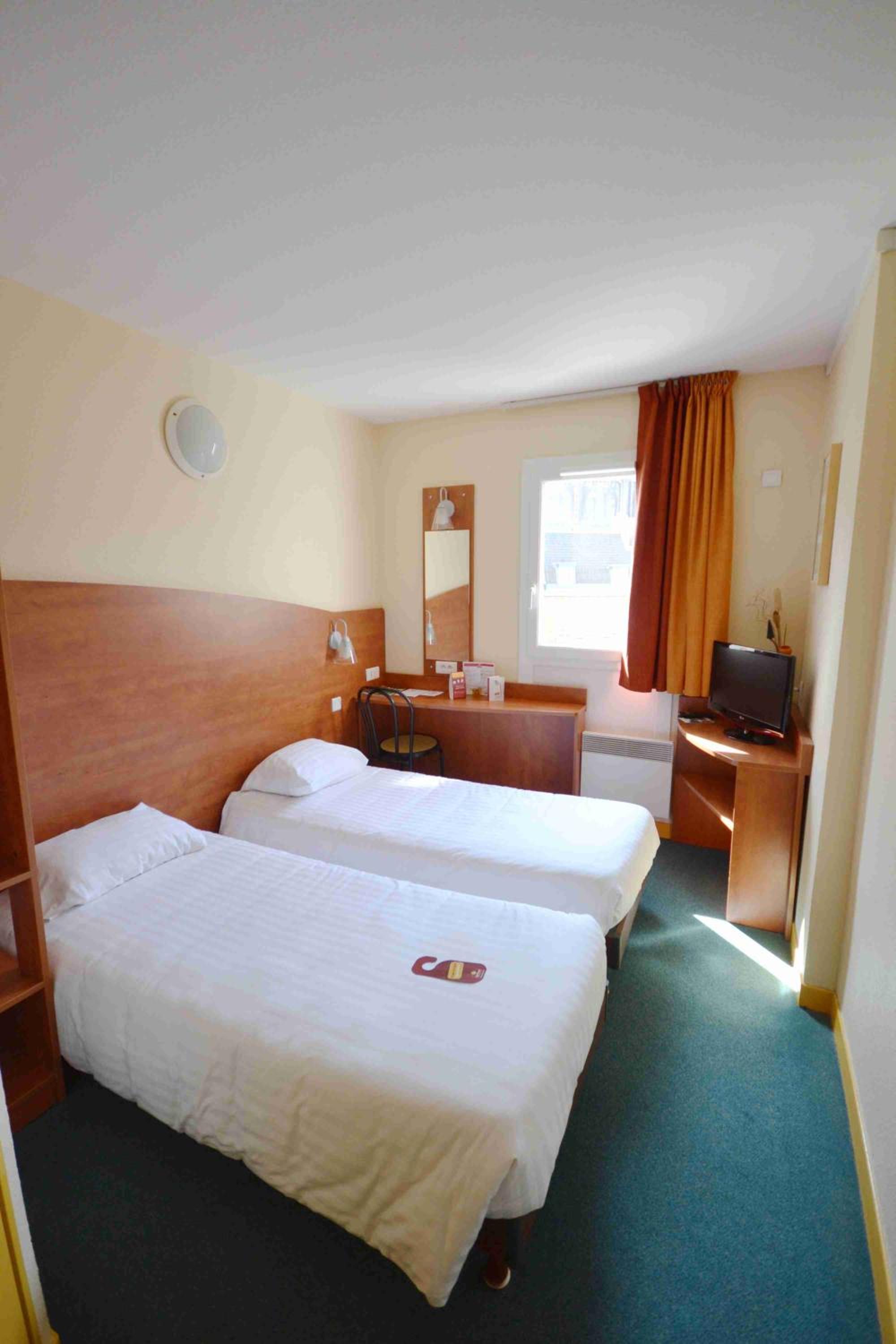 Twin Room - Photo 1