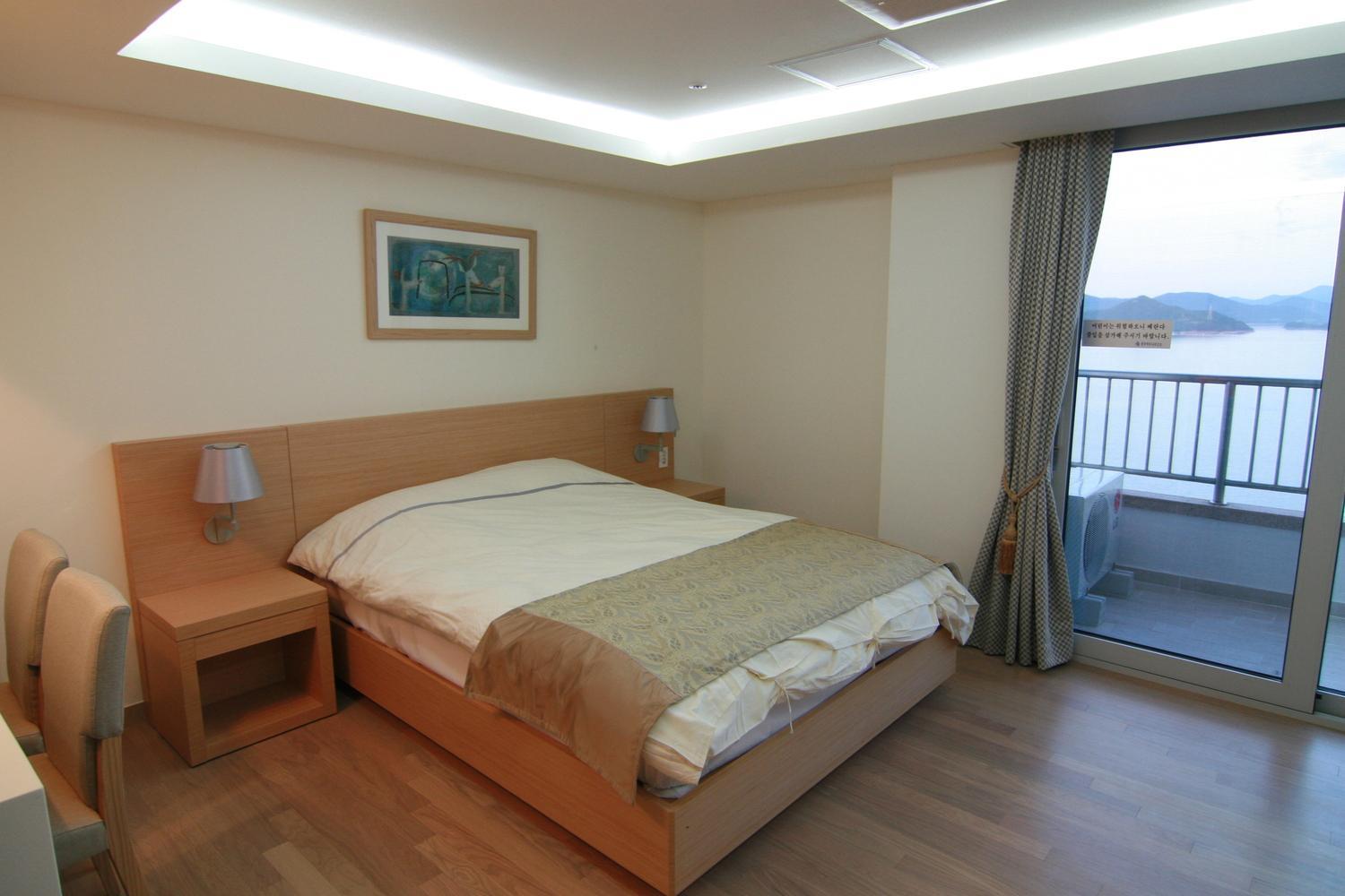 Deluxe Family Room with Yacht for 2 People
