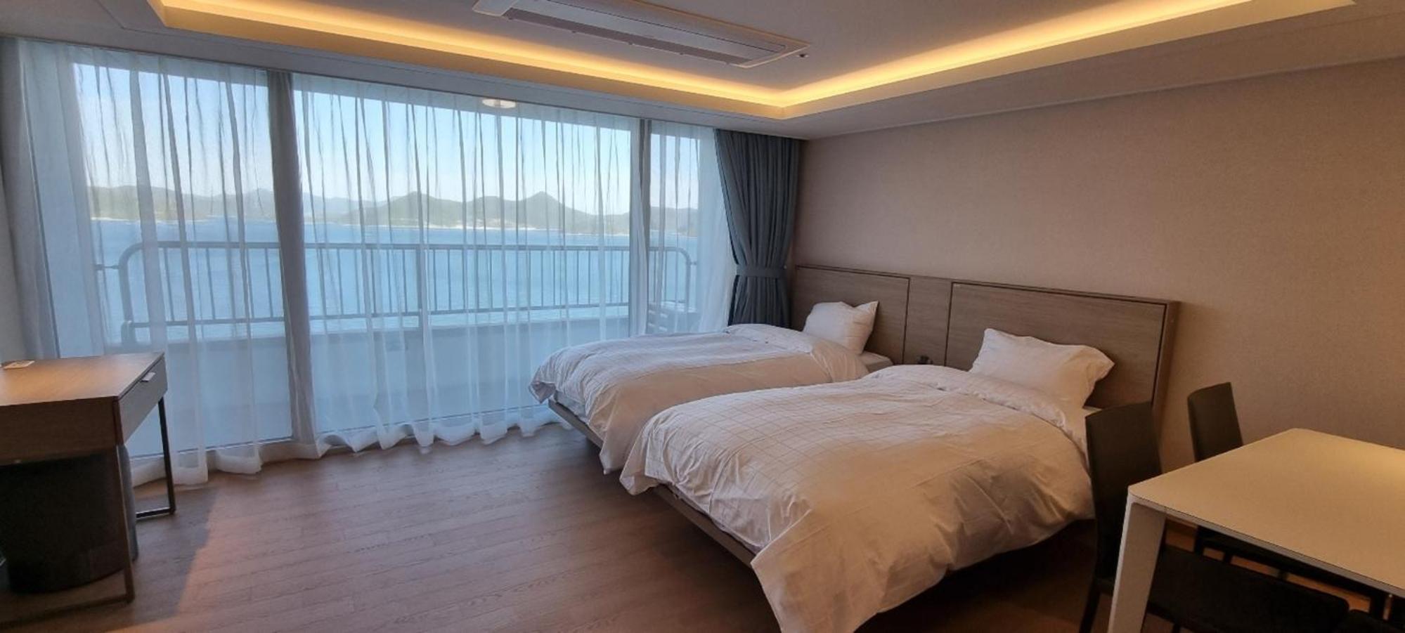 Premier Family Room with Yacht for 2 People