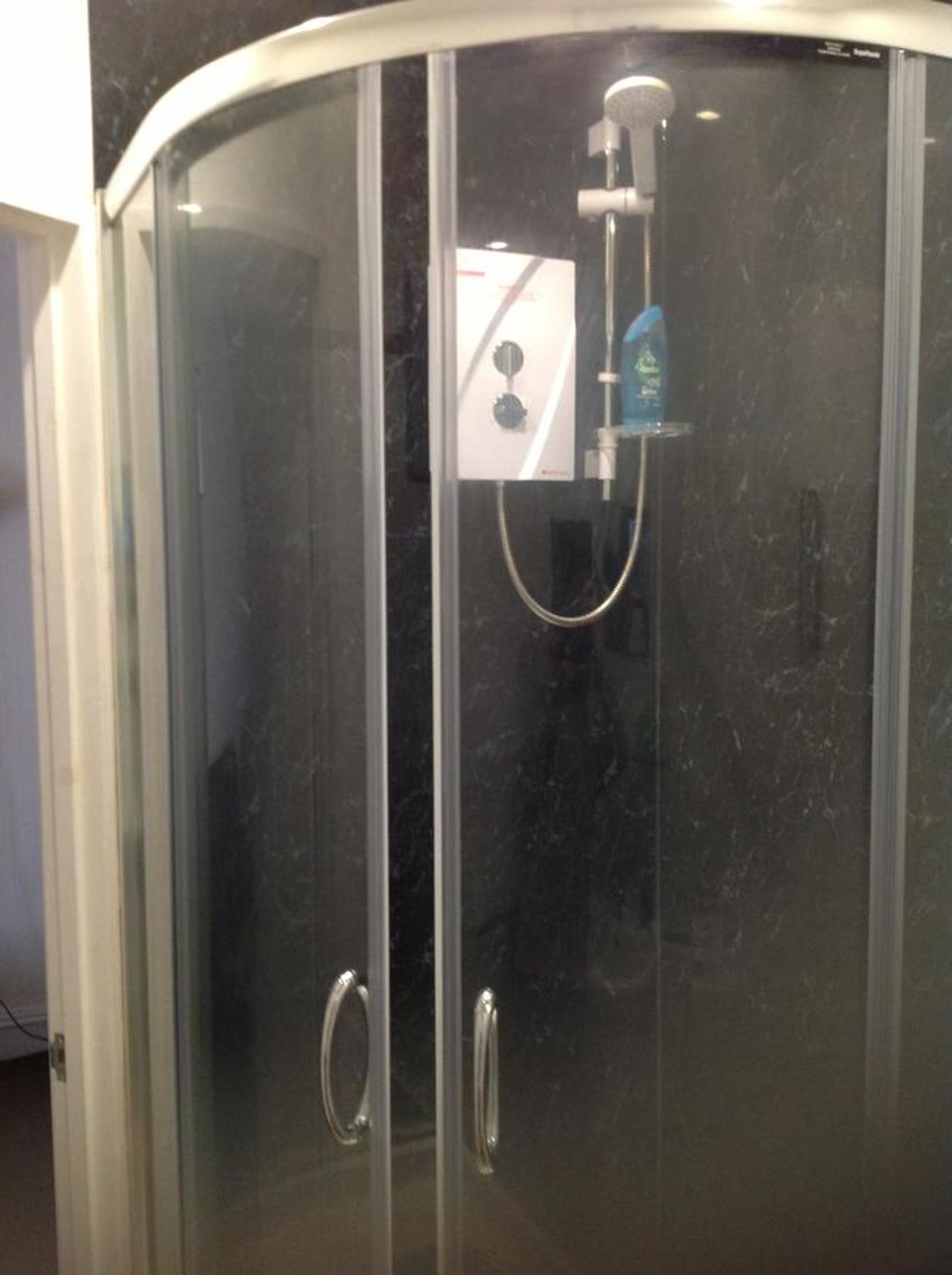 Double Room with Private Bathroom - Photo 3