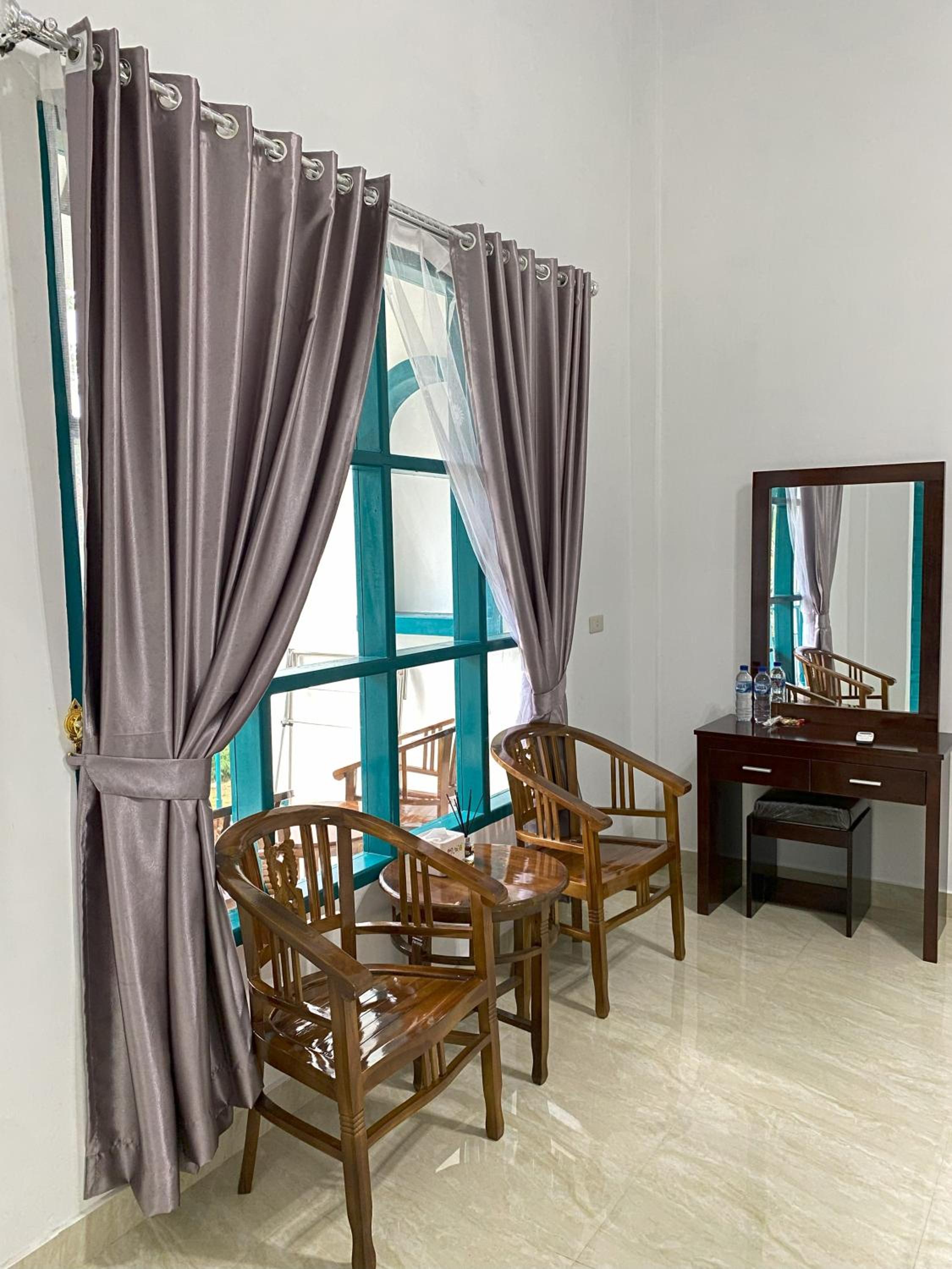 Queen Room with Garden View - Photo 4