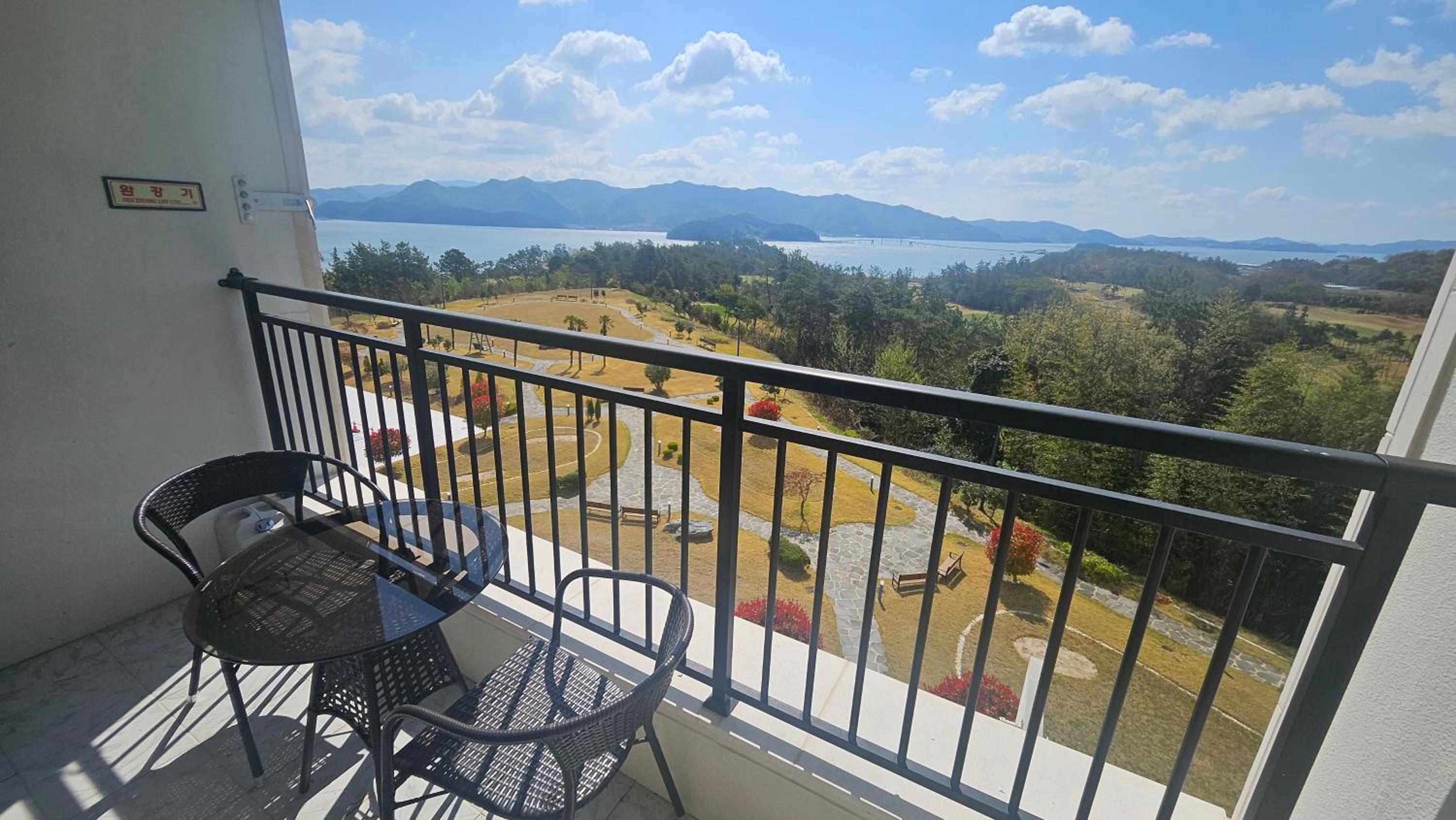 Quadruple Room with Sea View - Photo 13