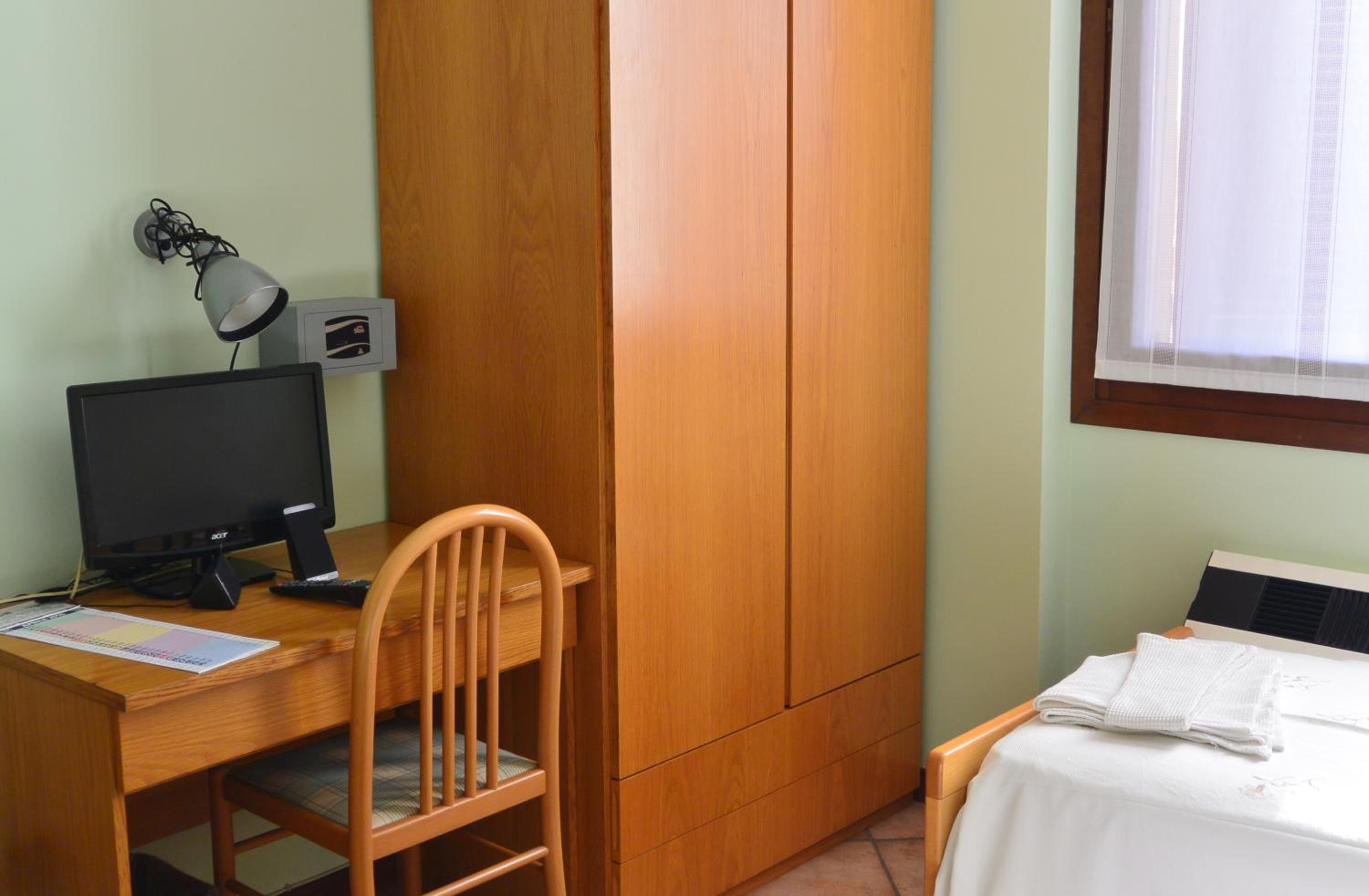 Single Room photo 2
