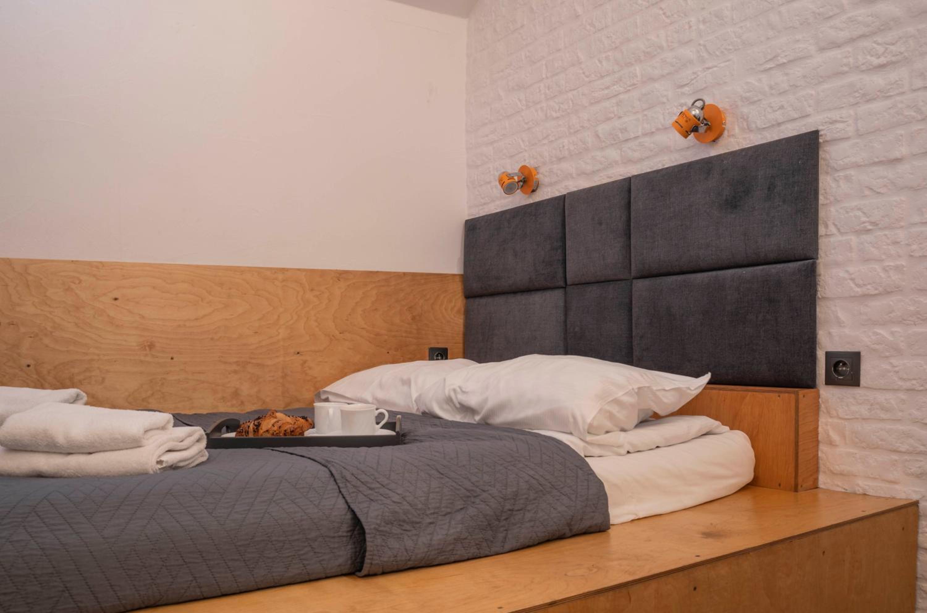 Budget Double Room - Photo 6