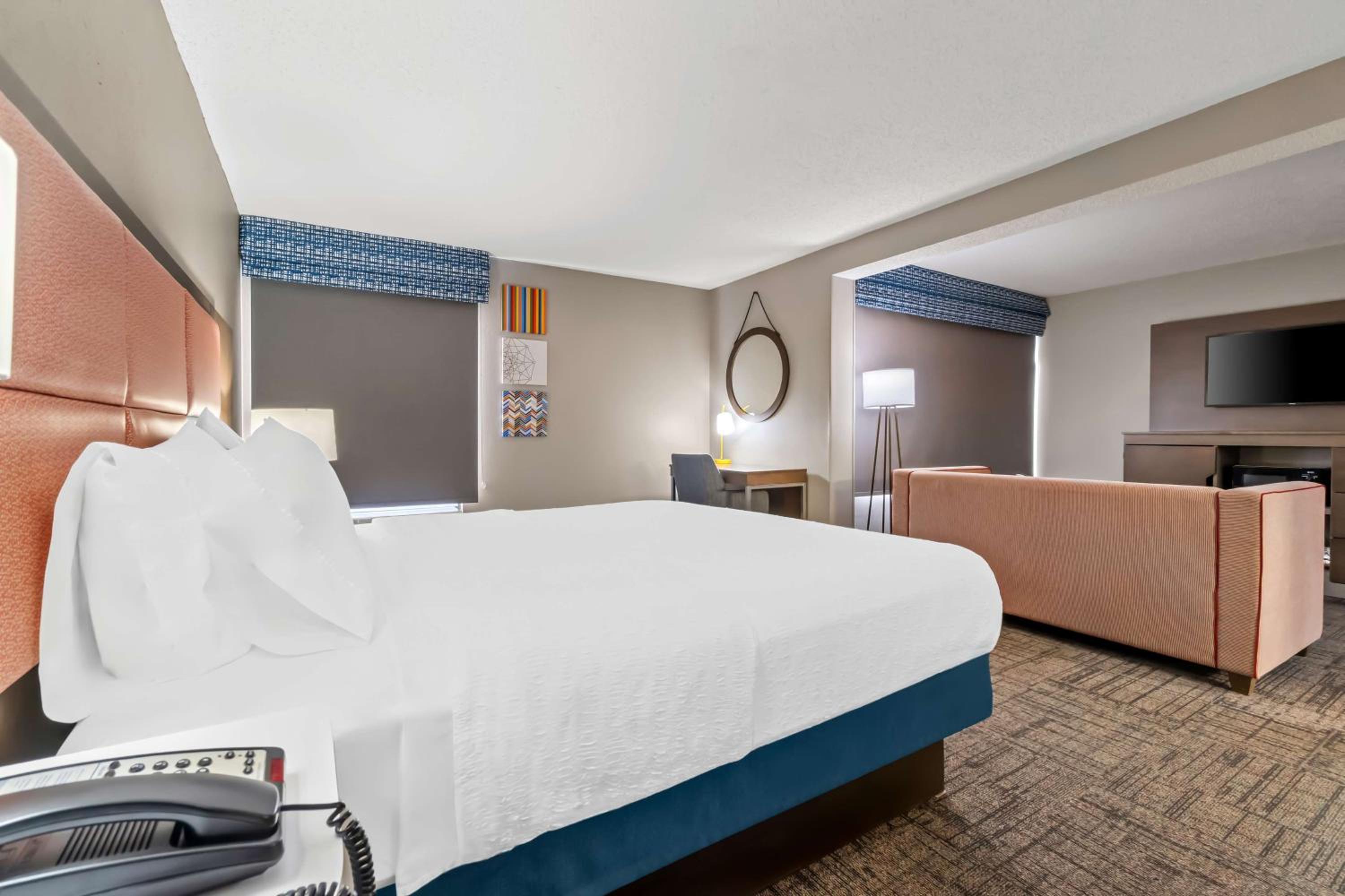 King Suite - Non-Smoking - Photo 1