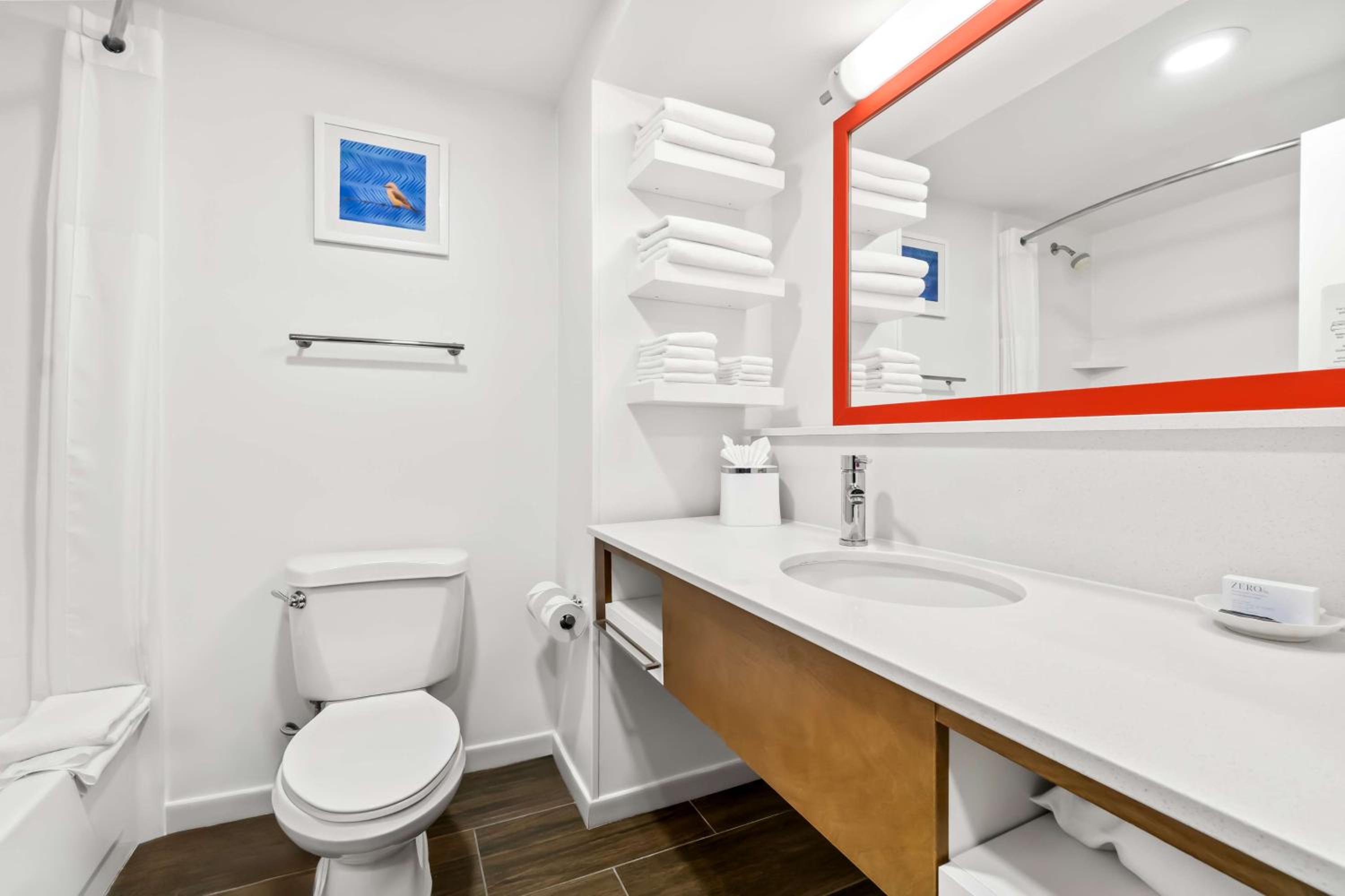 Double Room with Two Double Beds - Non-Smoking - Photo 2