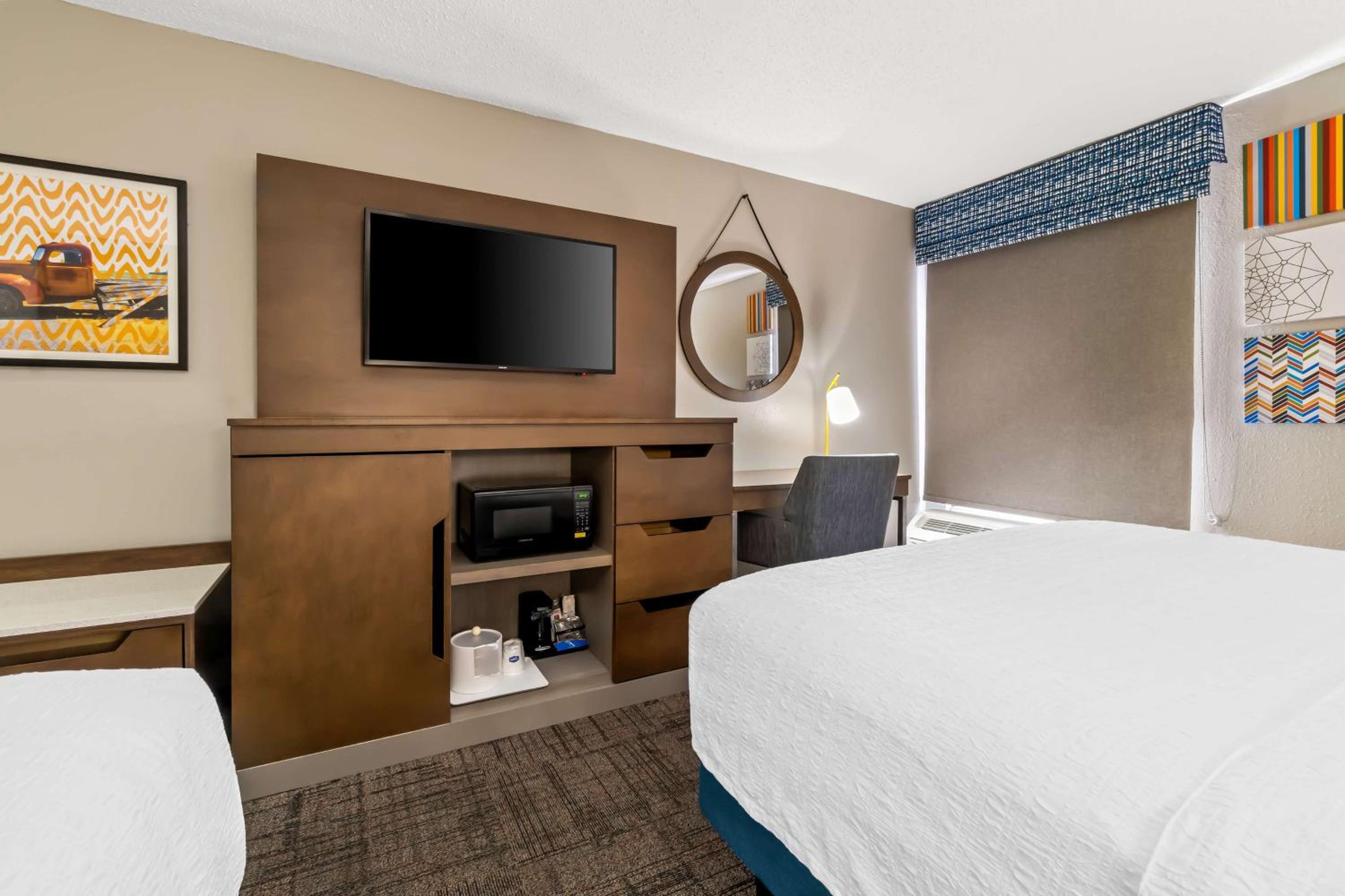 Double Room with Two Double Beds - Non-Smoking - Photo 3