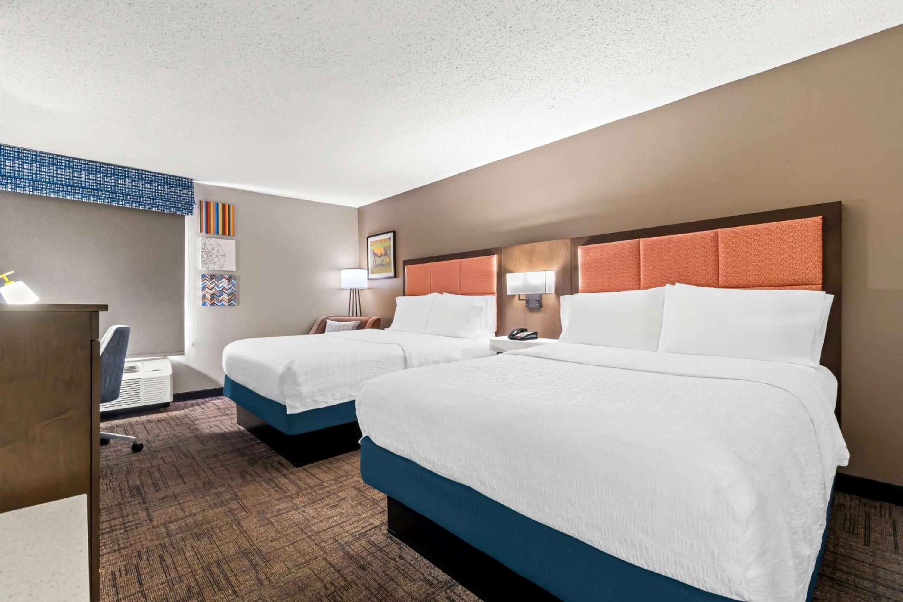 Double Room with Two Double Beds - Non-Smoking - Photo 4