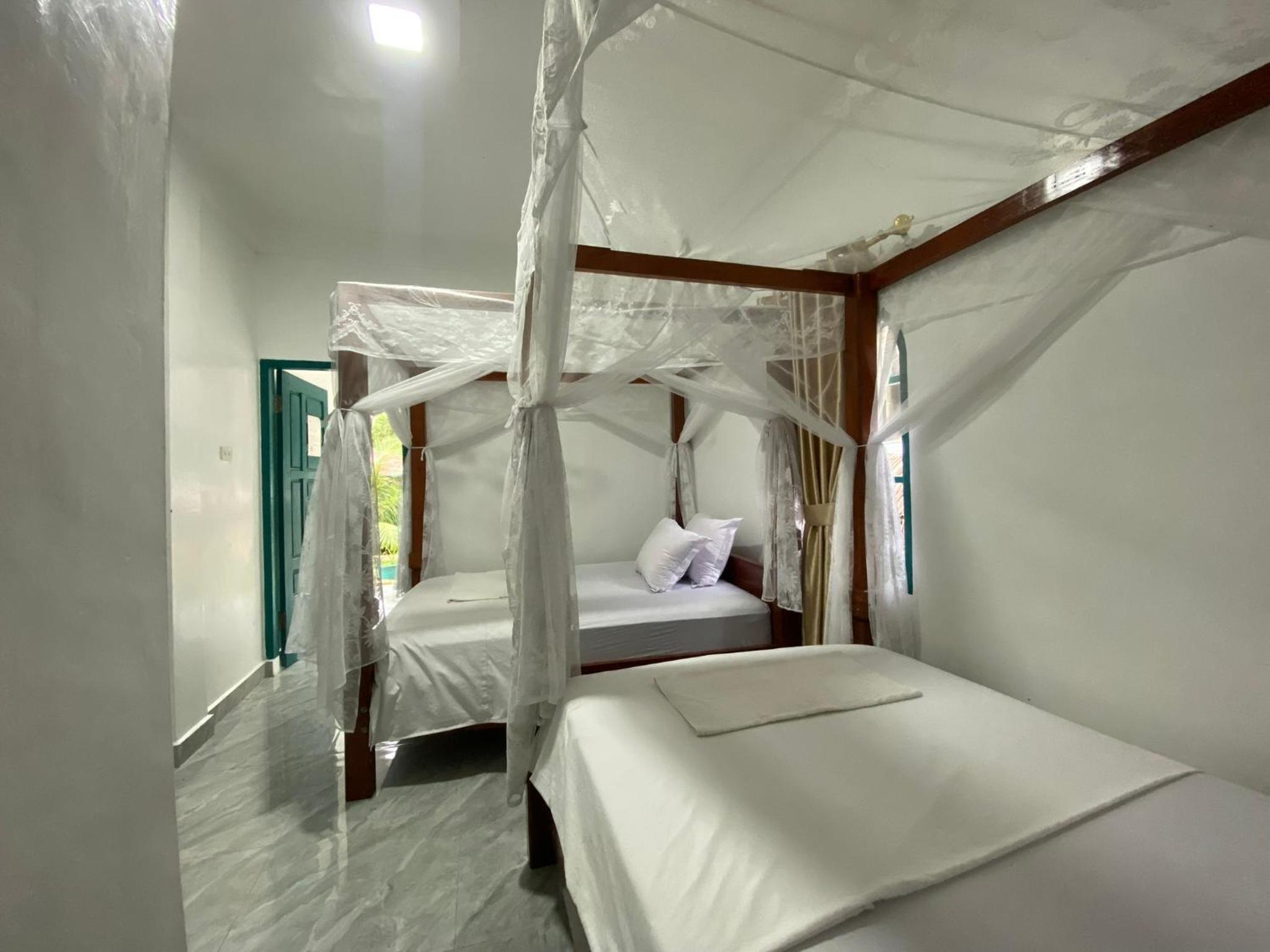Small Twin Room - Photo 5