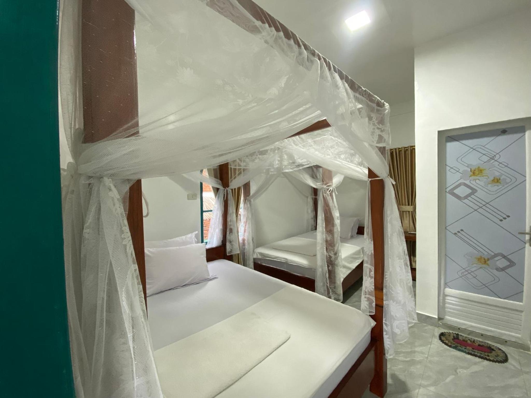 Small Twin Room - Photo 6