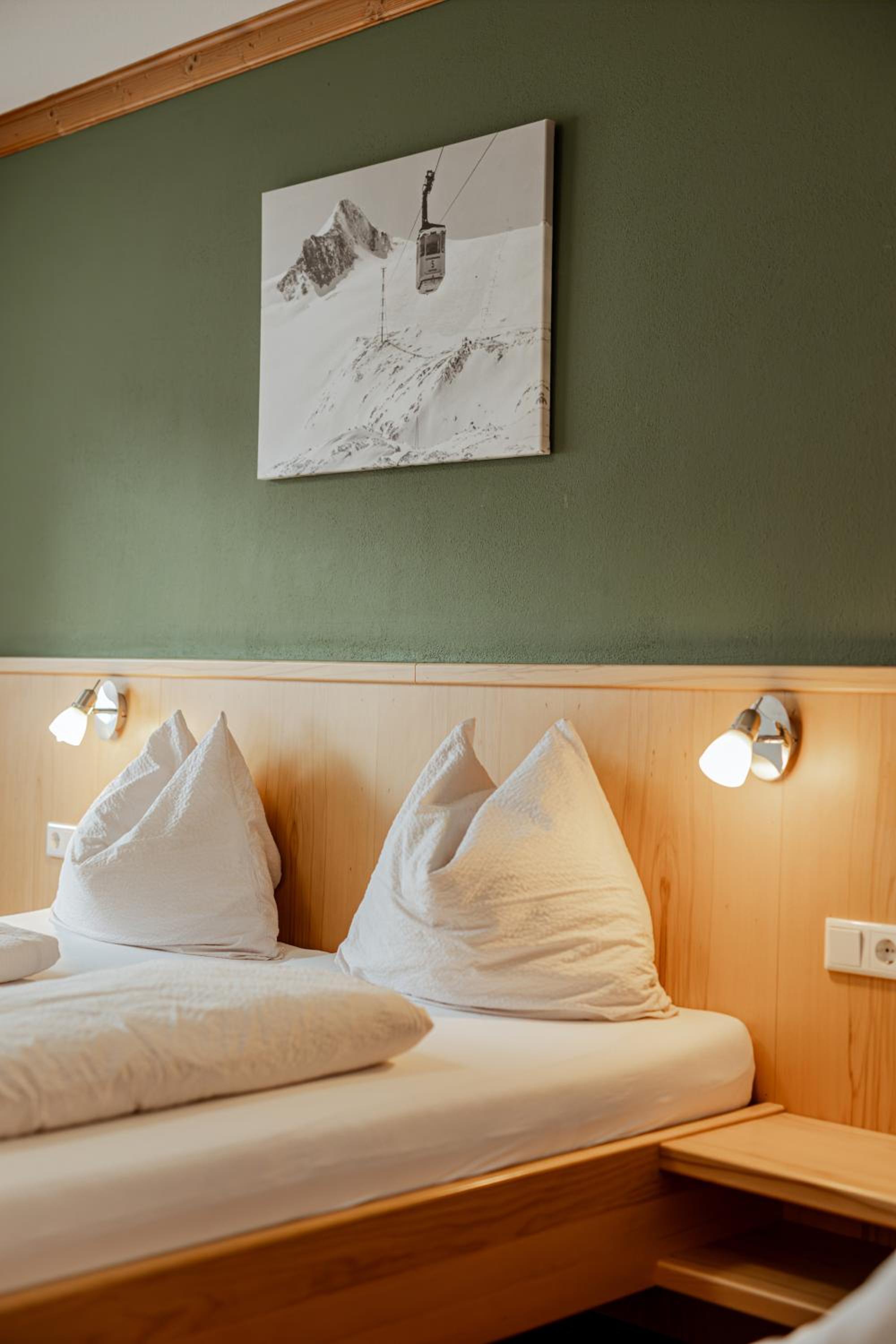 Triple Room with Private Bathroom photo 2
