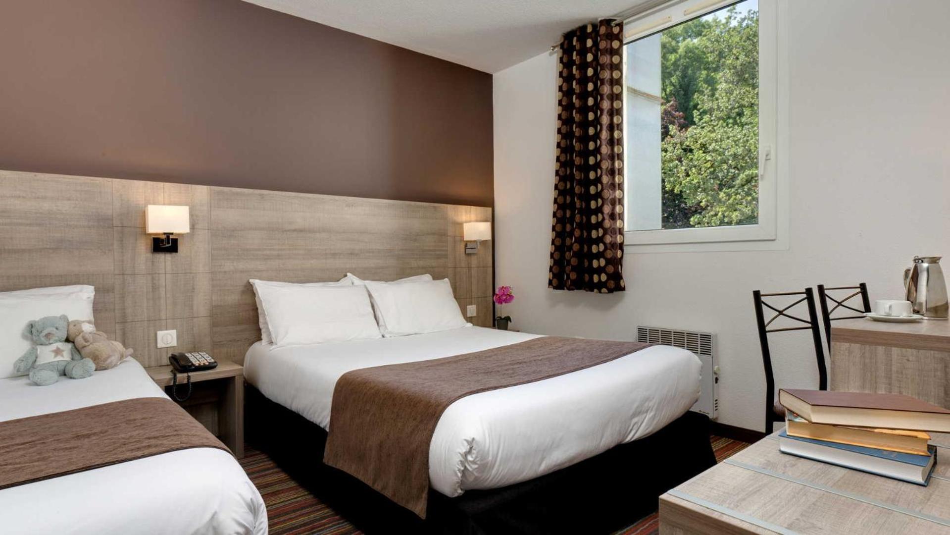 Triple Room (1 double bed + 1 single bed)