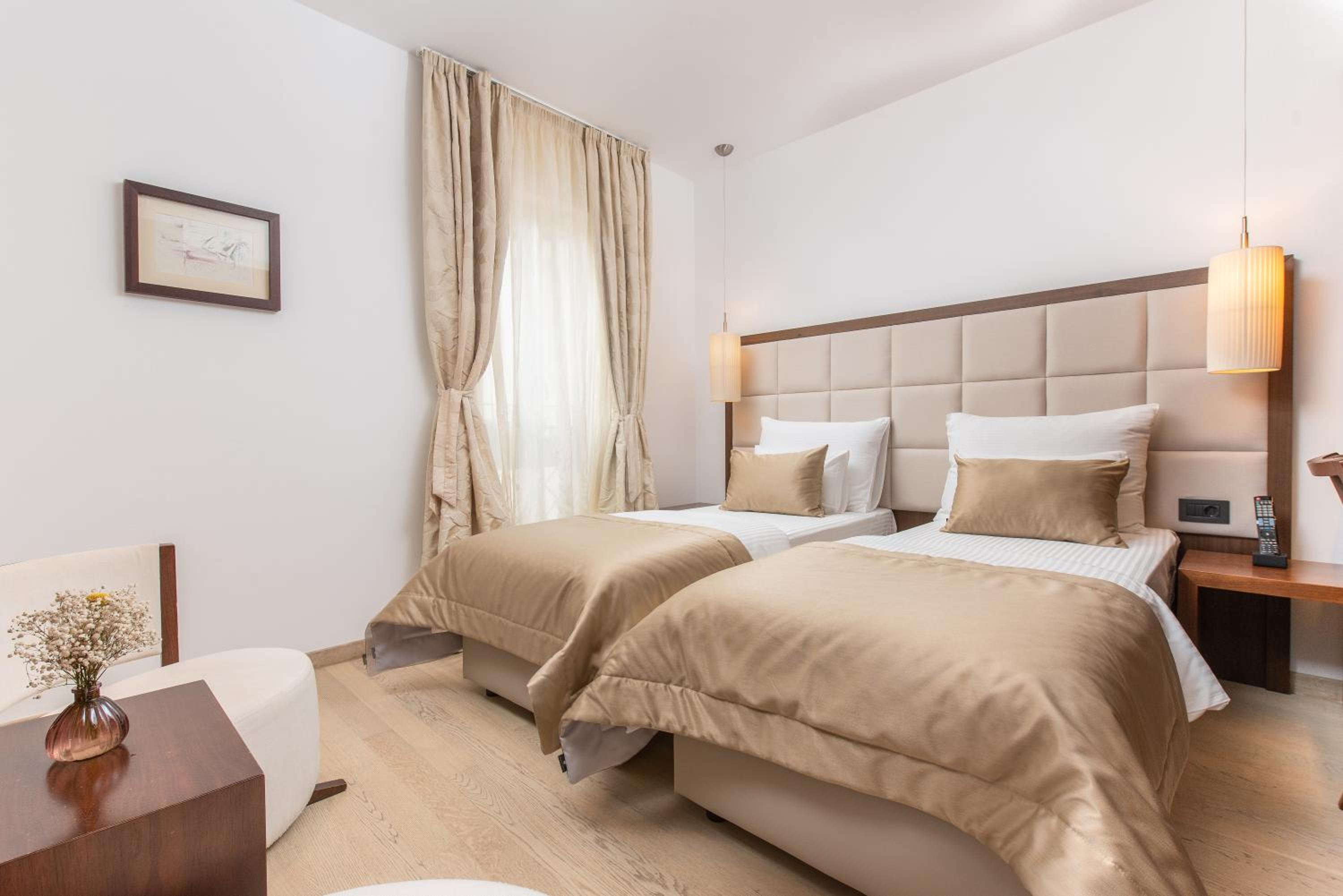 Classic Double or Twin Room - Photo 6