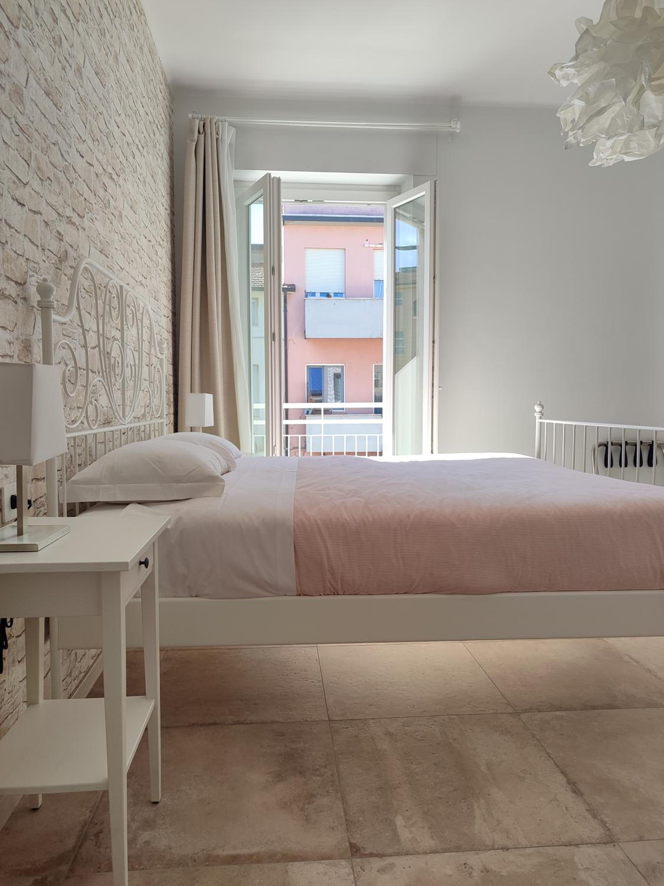 King Room with Balcony photo 1
