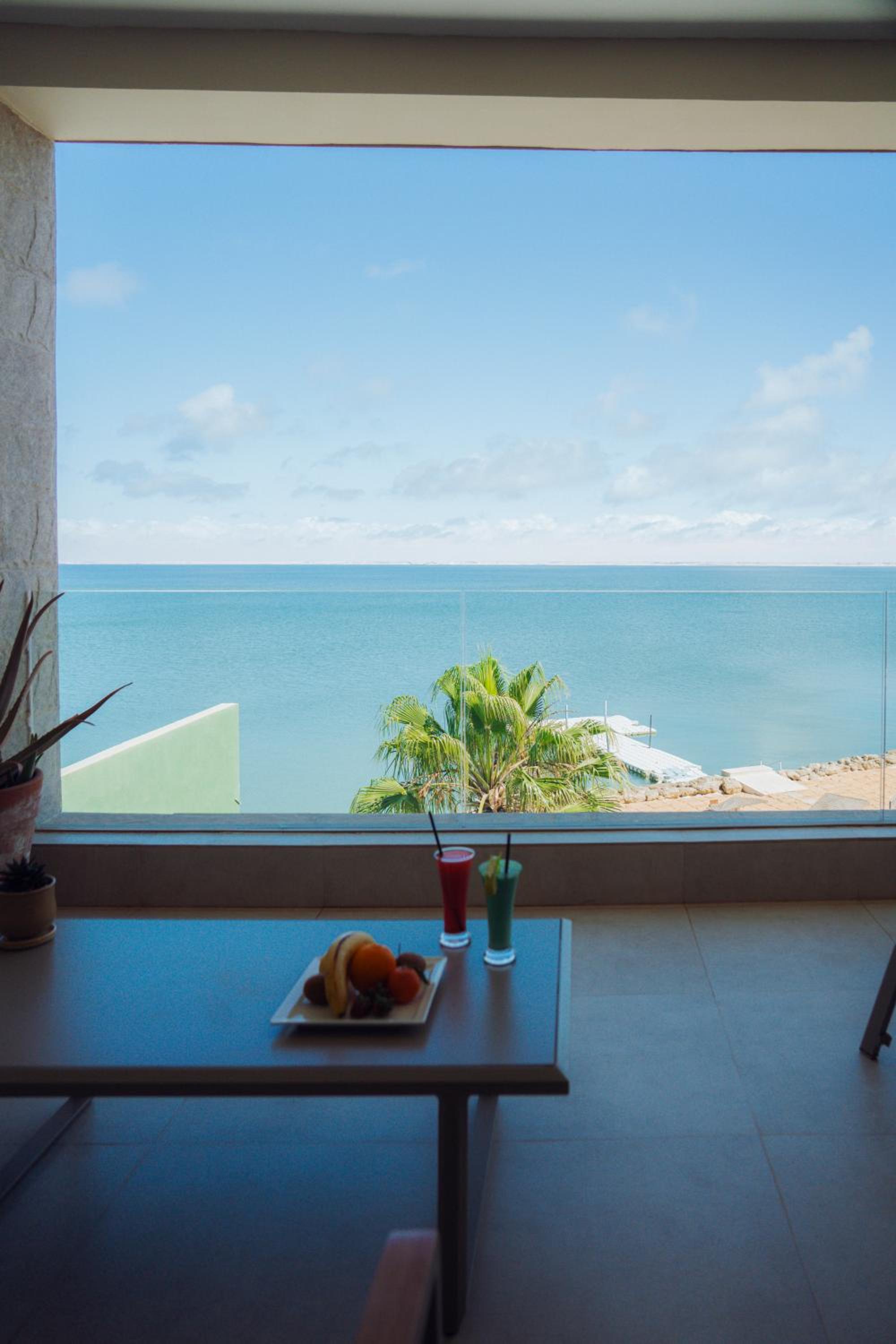 Queen Suite with Sofa Bed and Ocean View - Non-Smoking - Photo 4