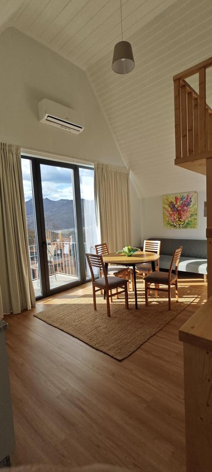 Two-Bedroom Bungalow - Photo 3