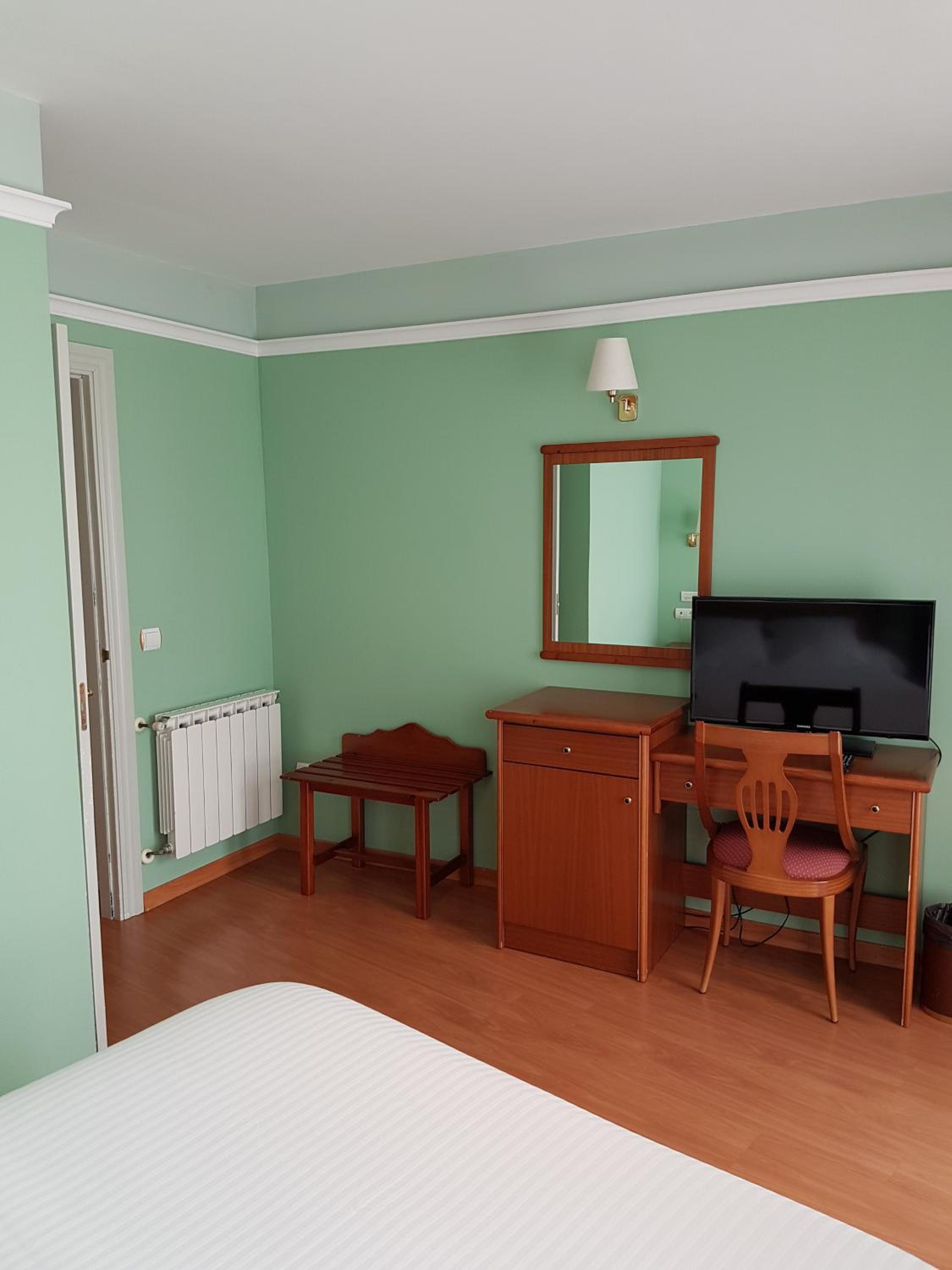 Double or Twin Room with Bay View photo 3