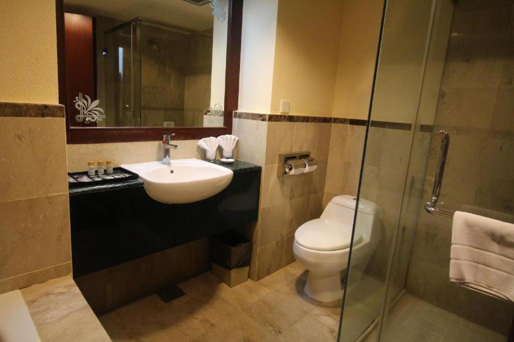 Deluxe King Room photo 2