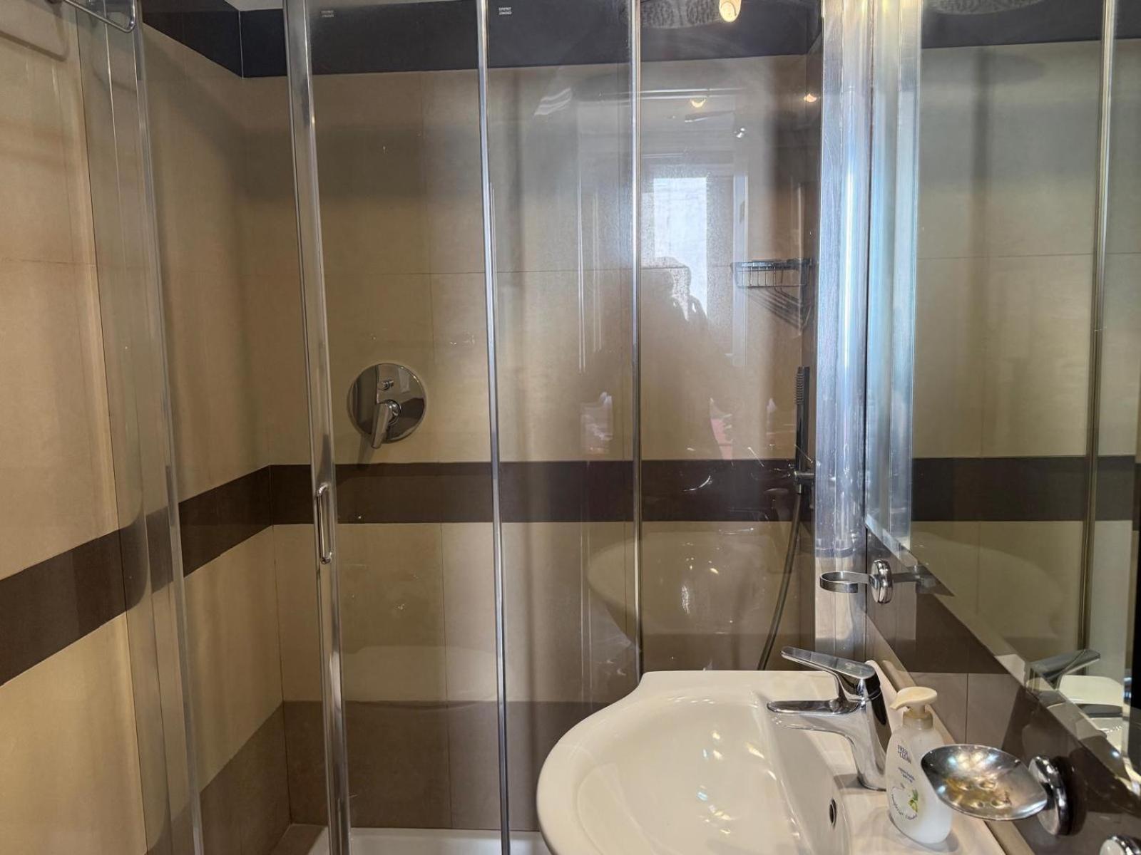 Quadruple Room with Private Bathroom