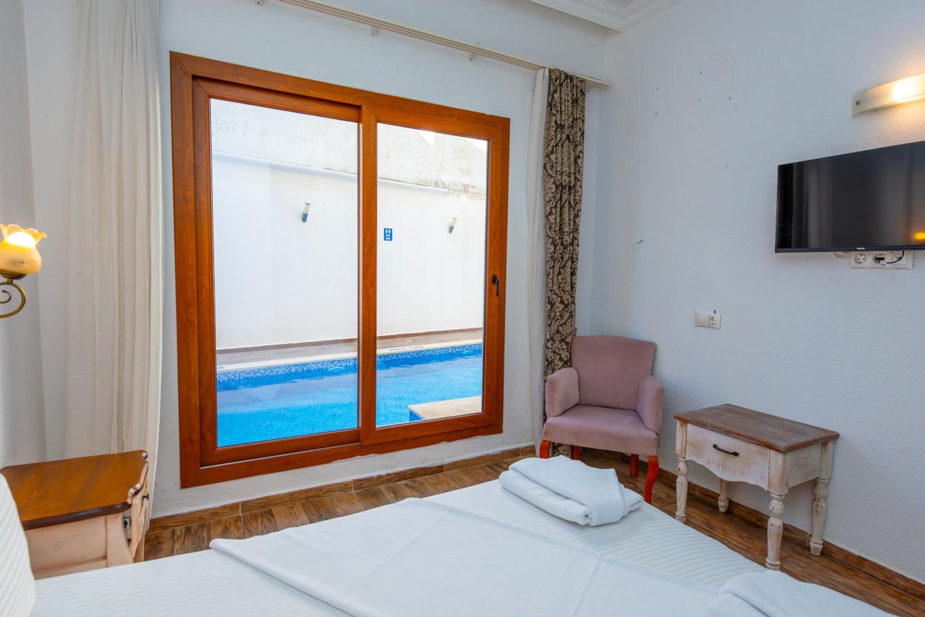 Double or Twin Room with Pool View - Photo 2