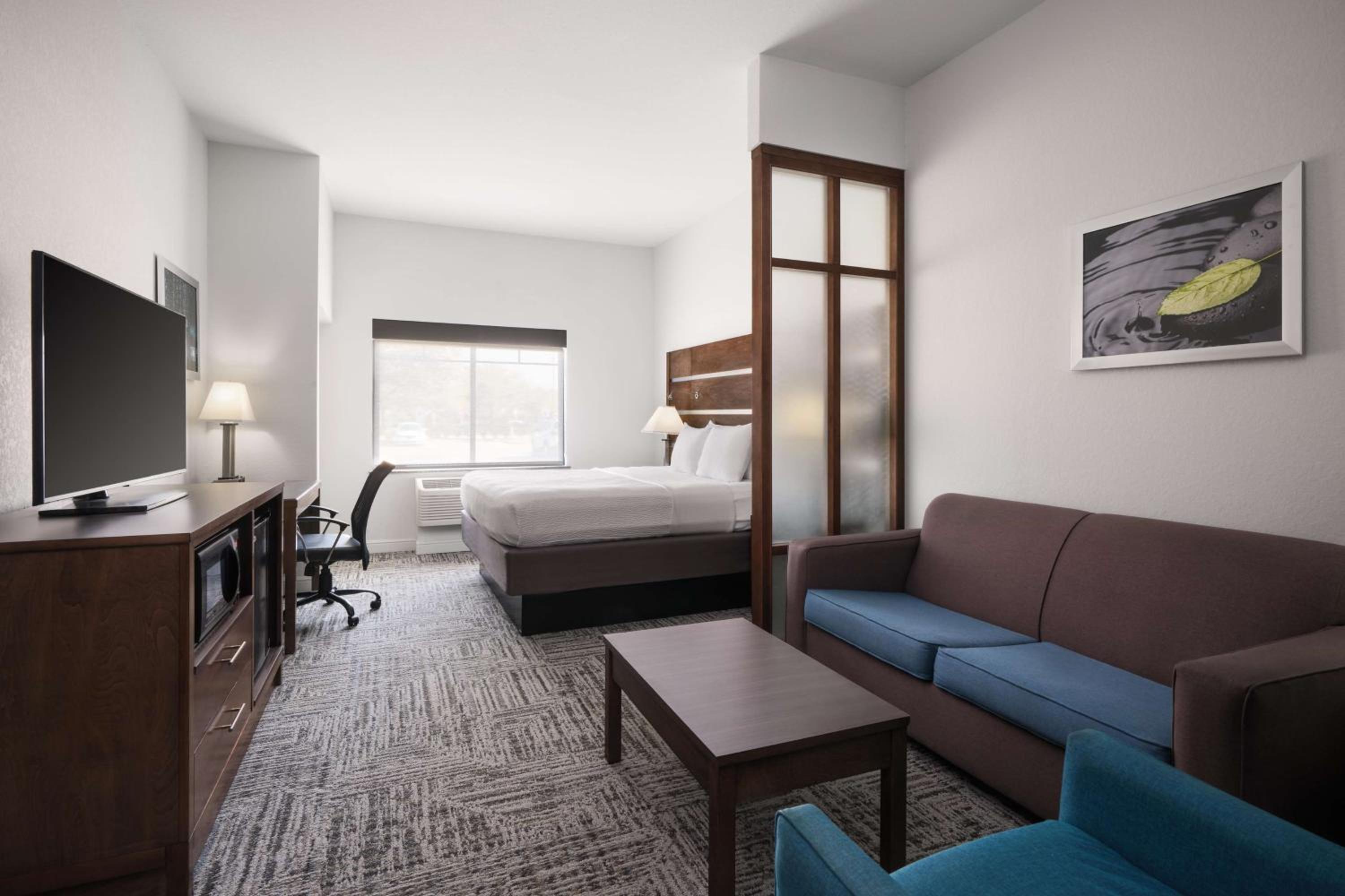 King Suite with Roll-In Shower and Sofa Bed - Disability Access/Non-Smoking photo 1