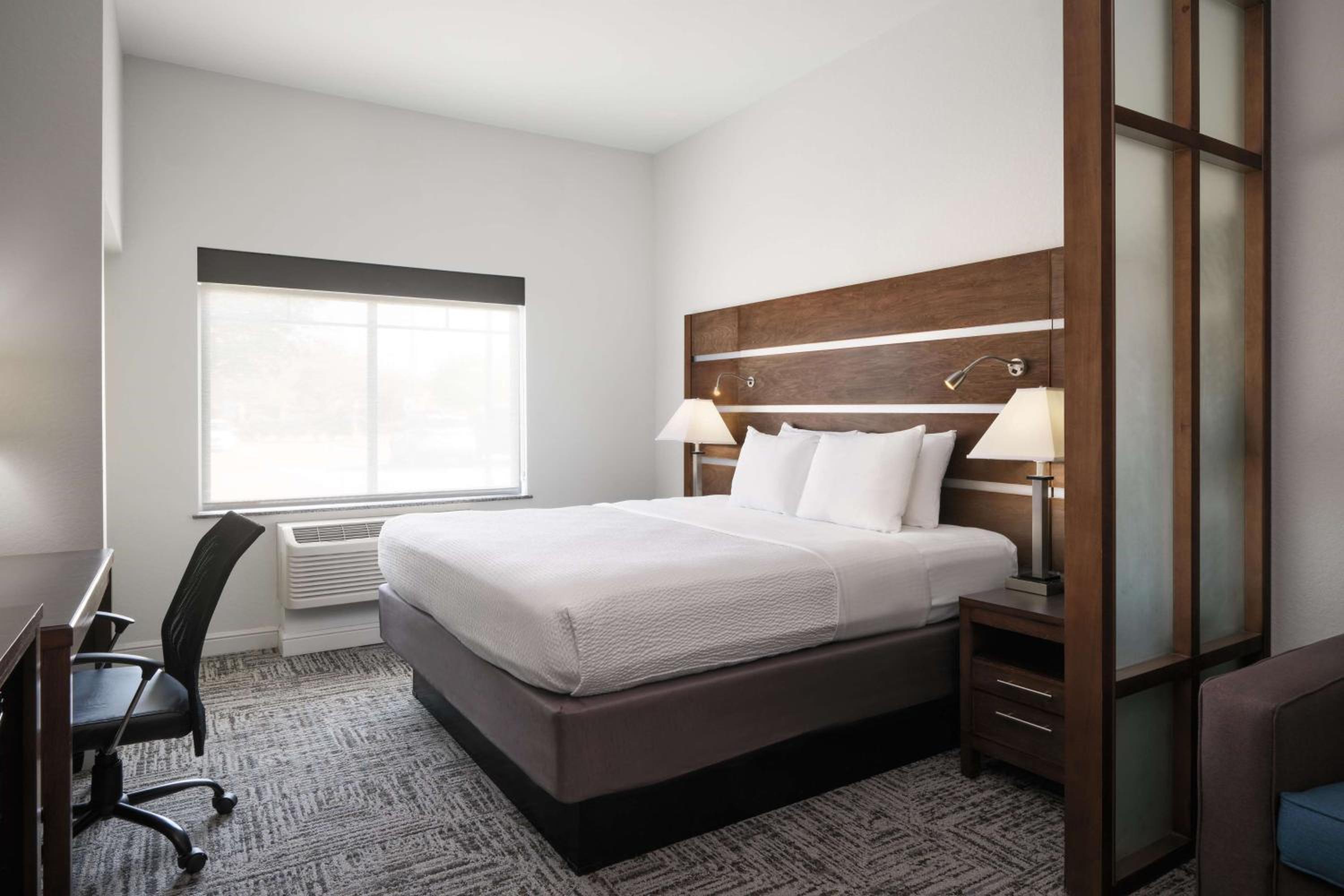 King Suite with Roll-In Shower and Sofa Bed - Disability Access/Non-Smoking photo 2