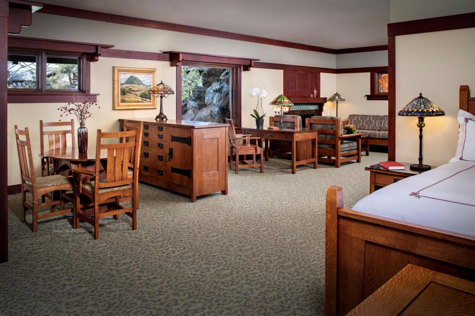 Robinson Room - Photo 2