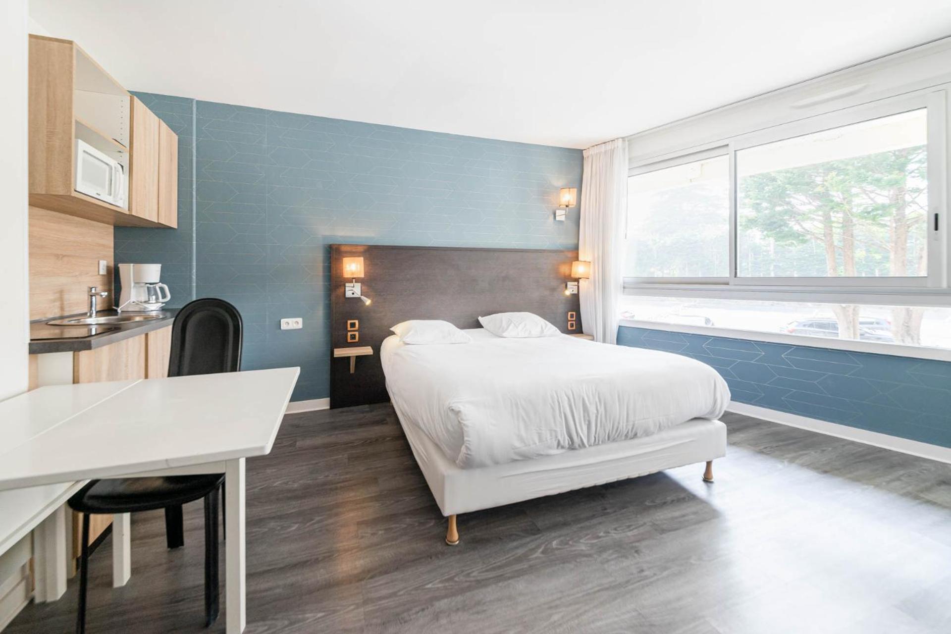 Family Room with Three Single Beds- Non-Smoking