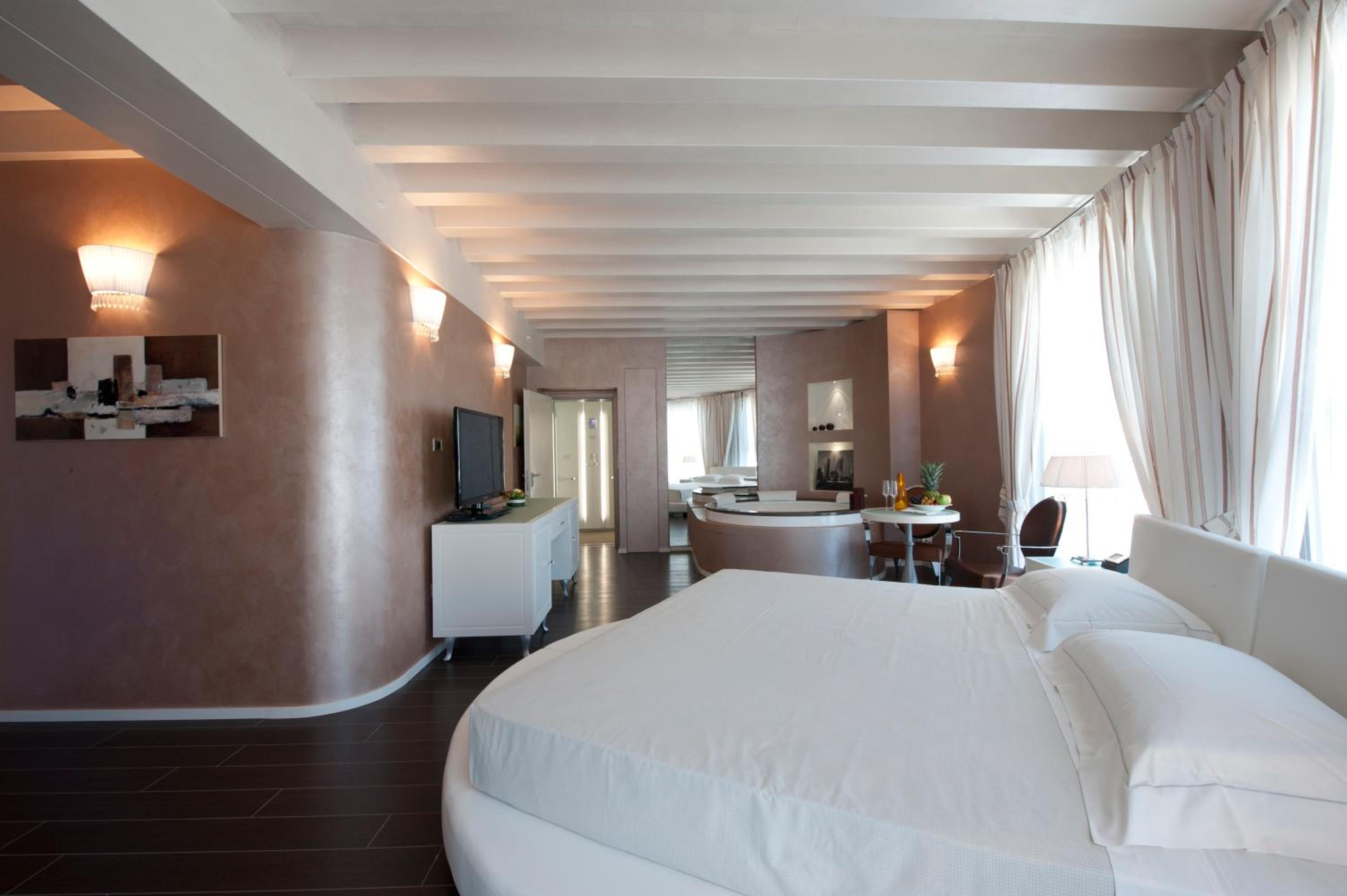 Corner Suite