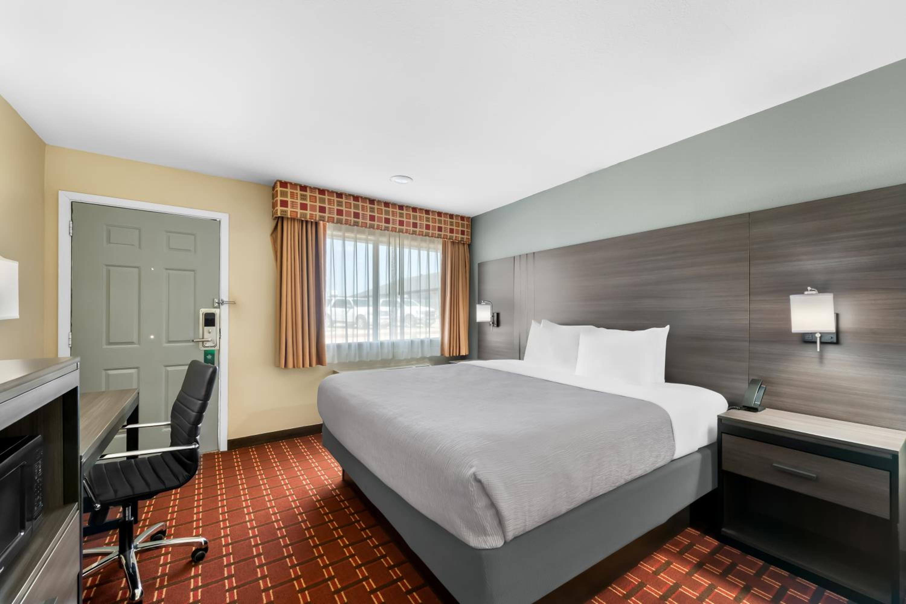 King Room - Non-Smoking - Photo 5