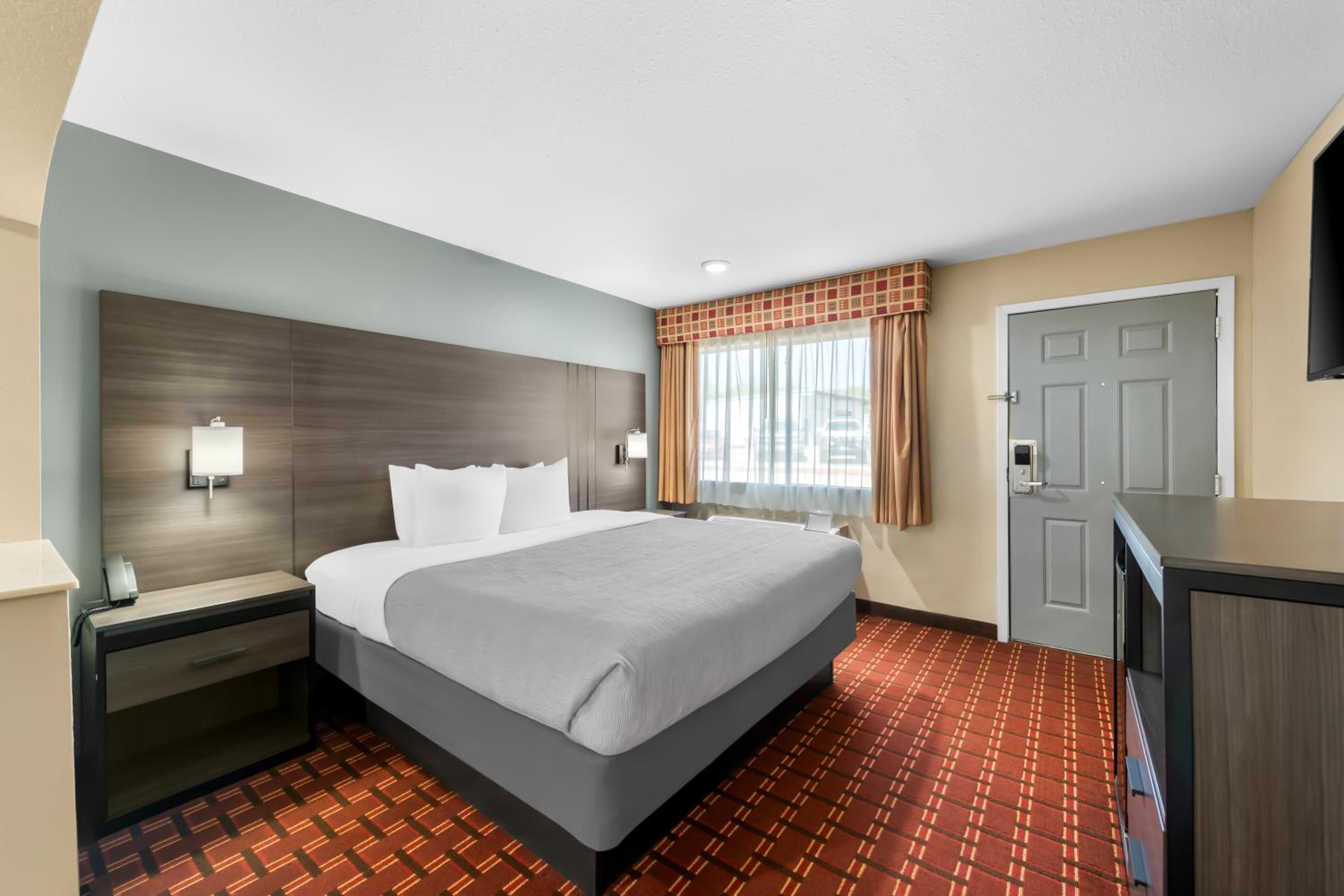 King Room - Non-Smoking - Photo 7
