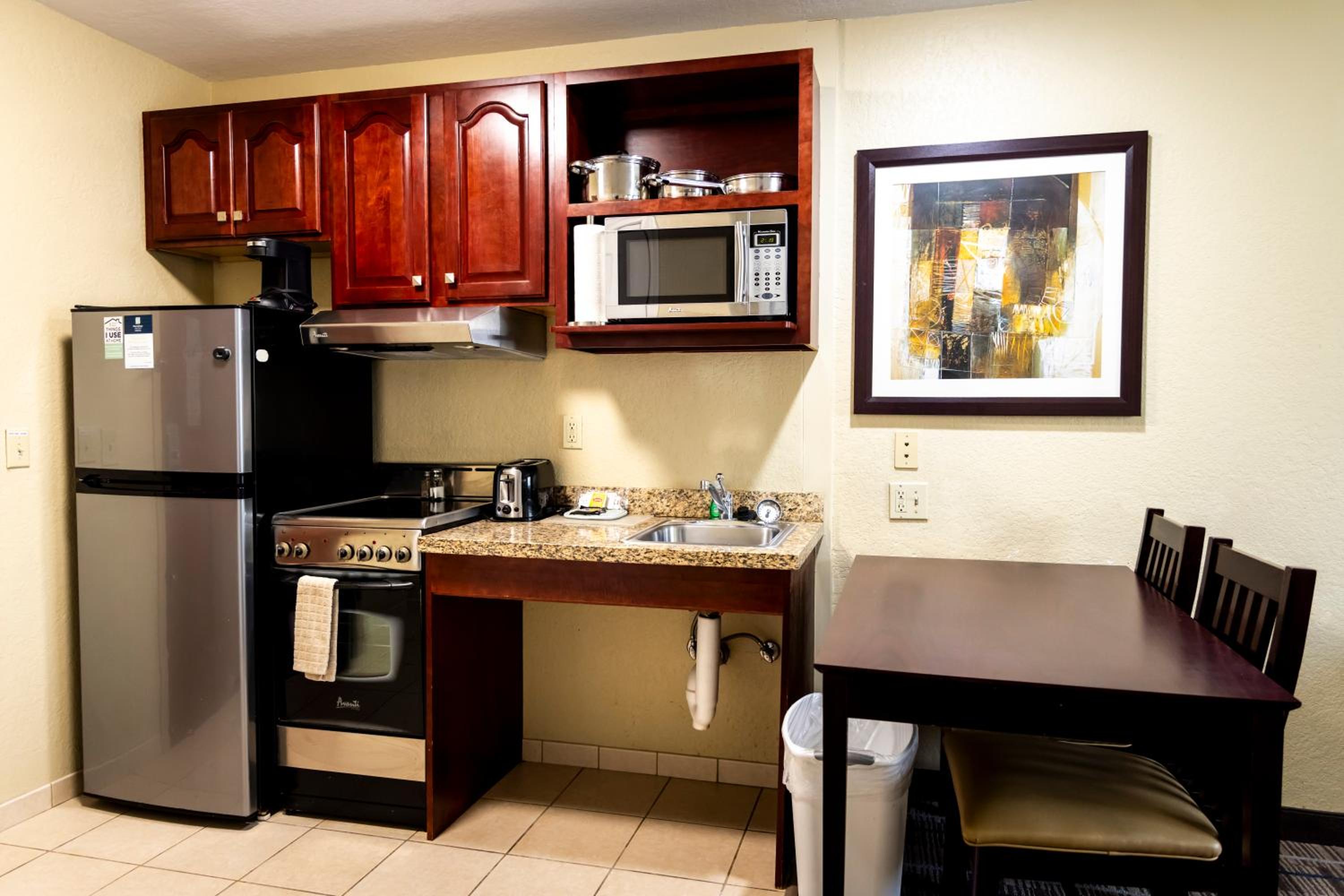 Efficiency King Suite - Non-Smoking - Photo 4