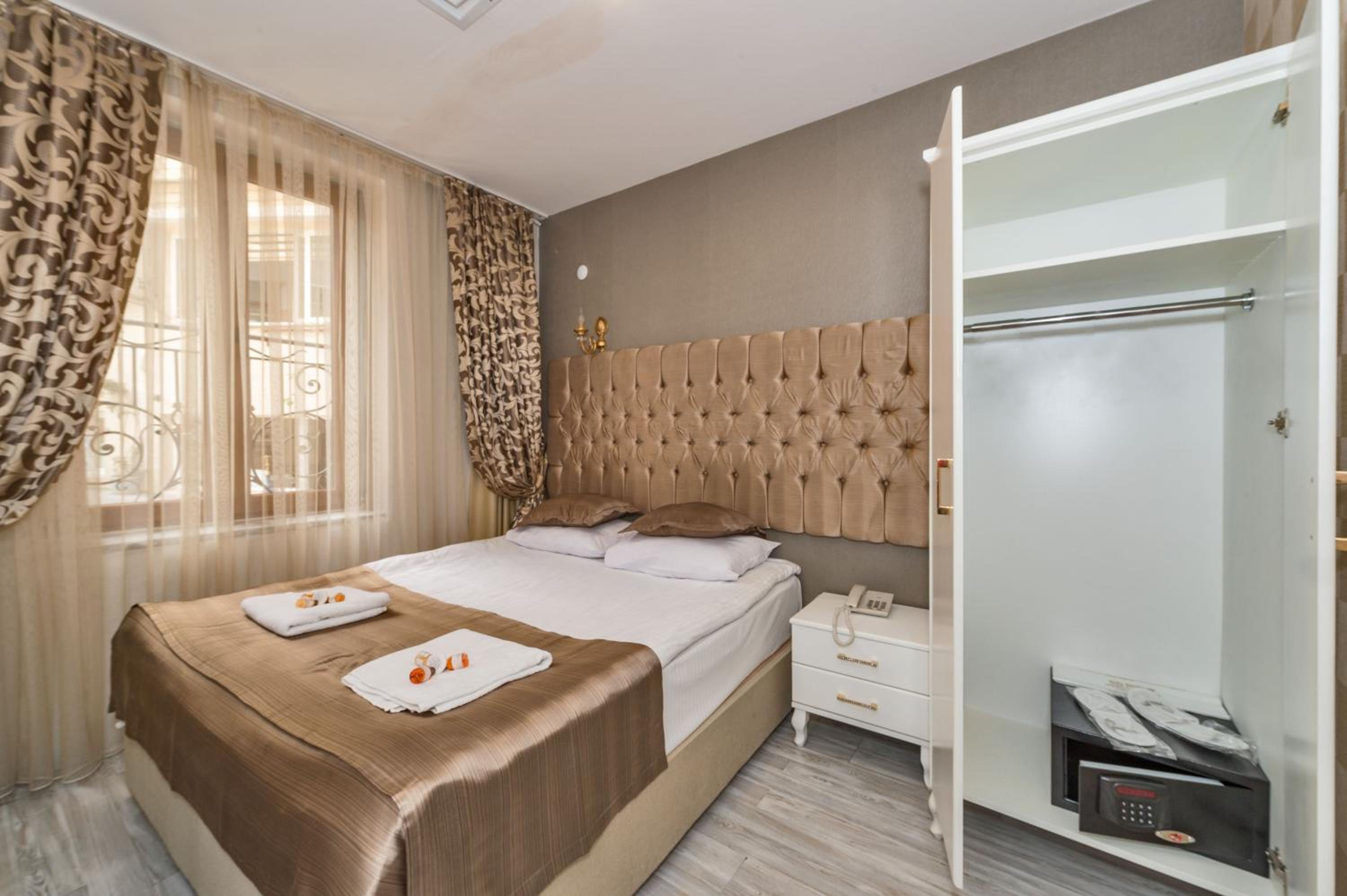 Standard Double or Twin Room photo 3
