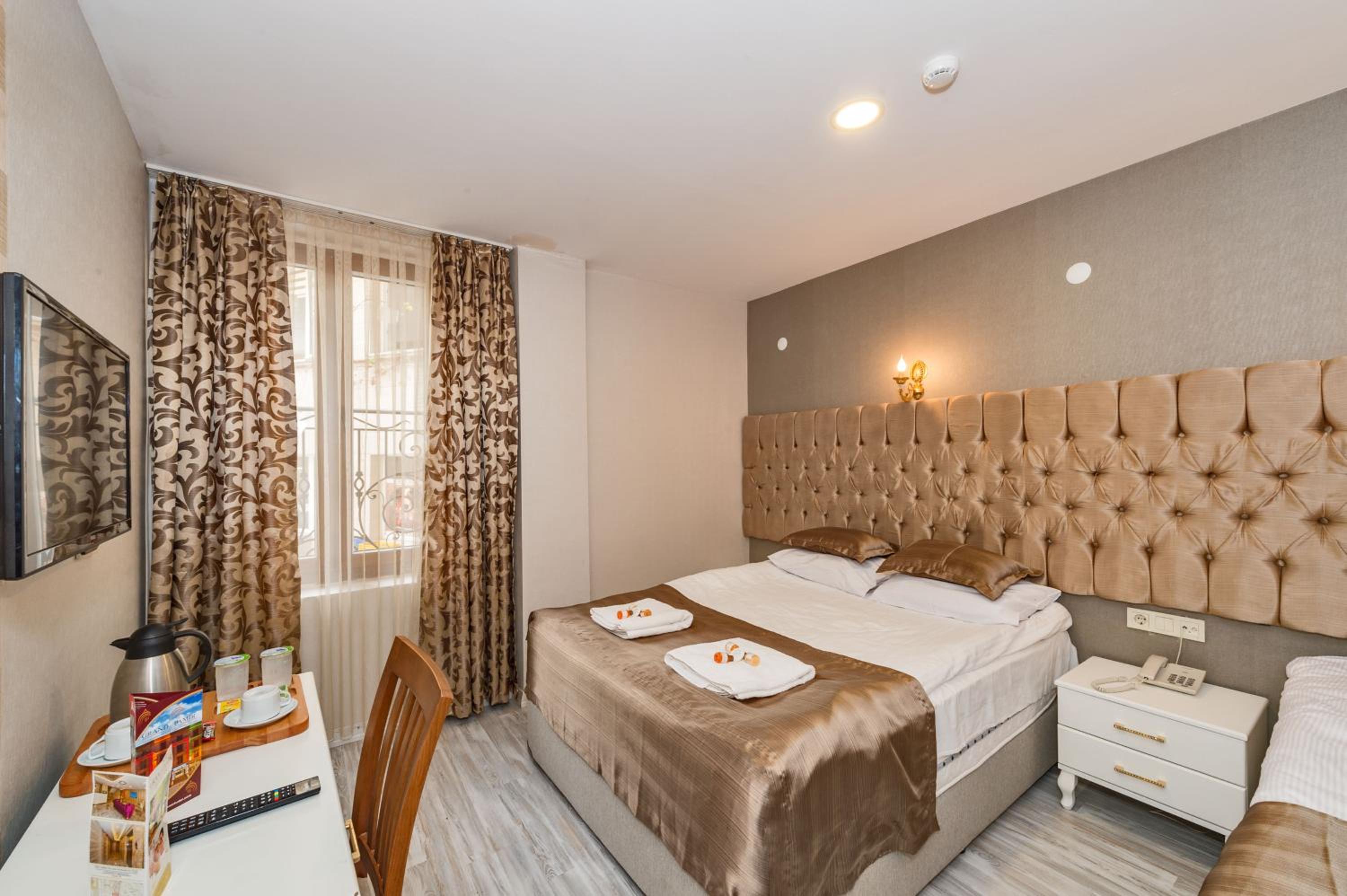 Standard Double or Twin Room photo 2