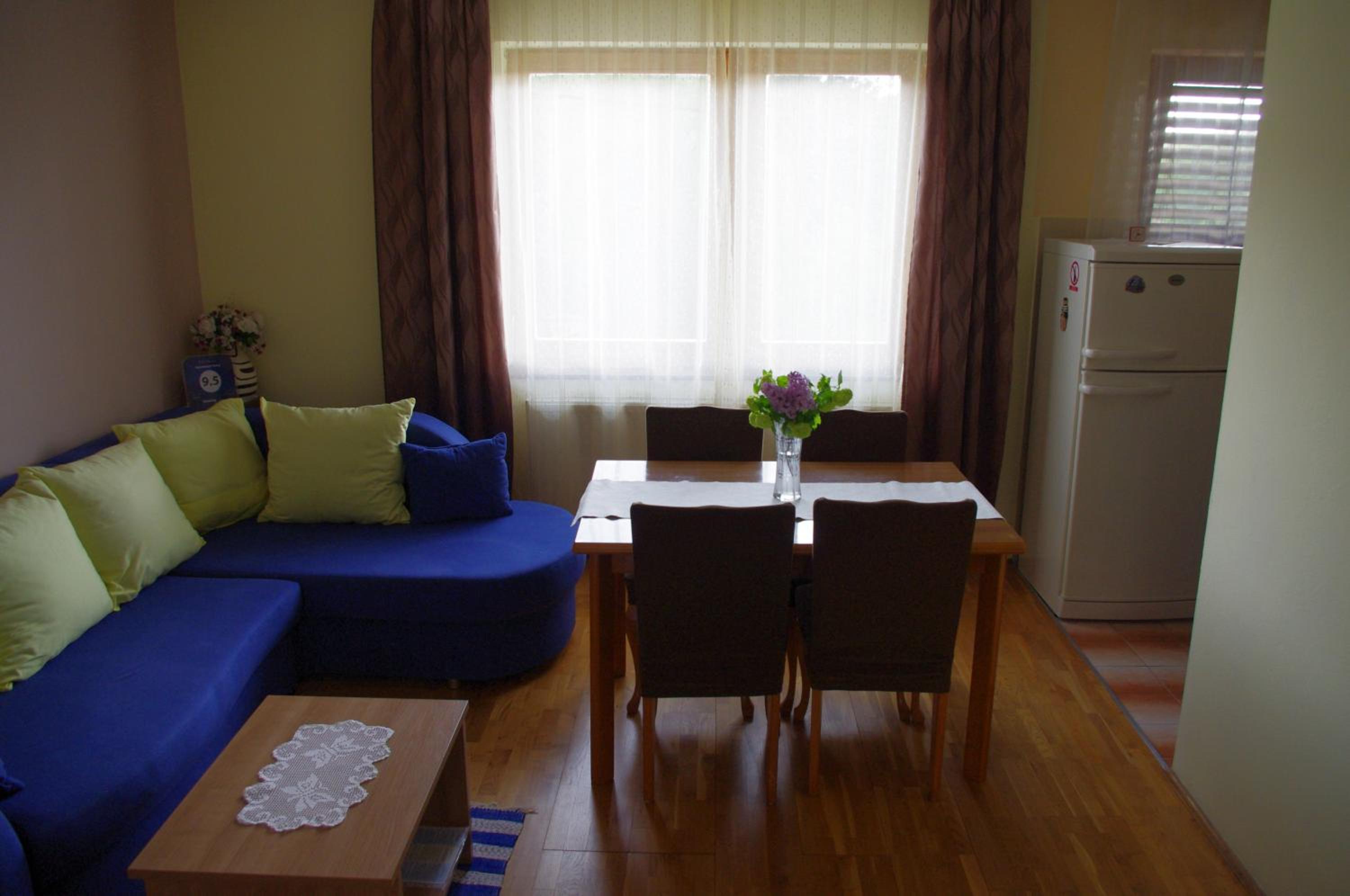 Apartment with Balcony - Photo 39