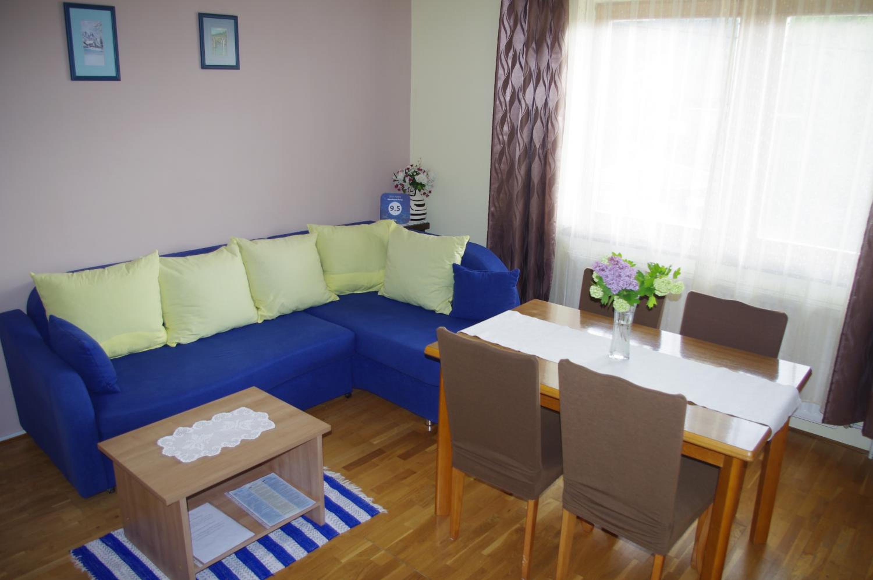 Apartment with Balcony - Photo 32