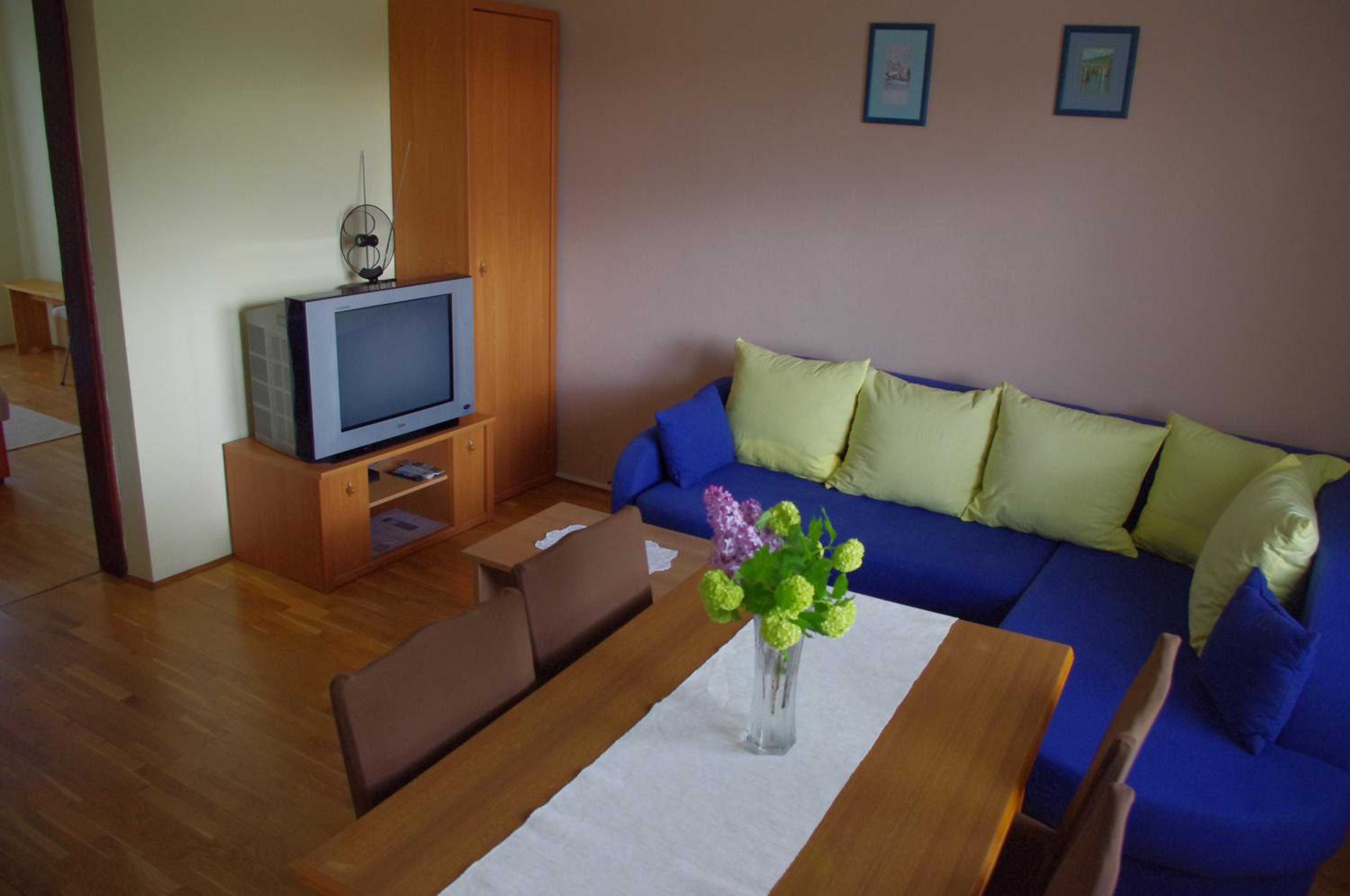 Apartment with Balcony - Photo 18