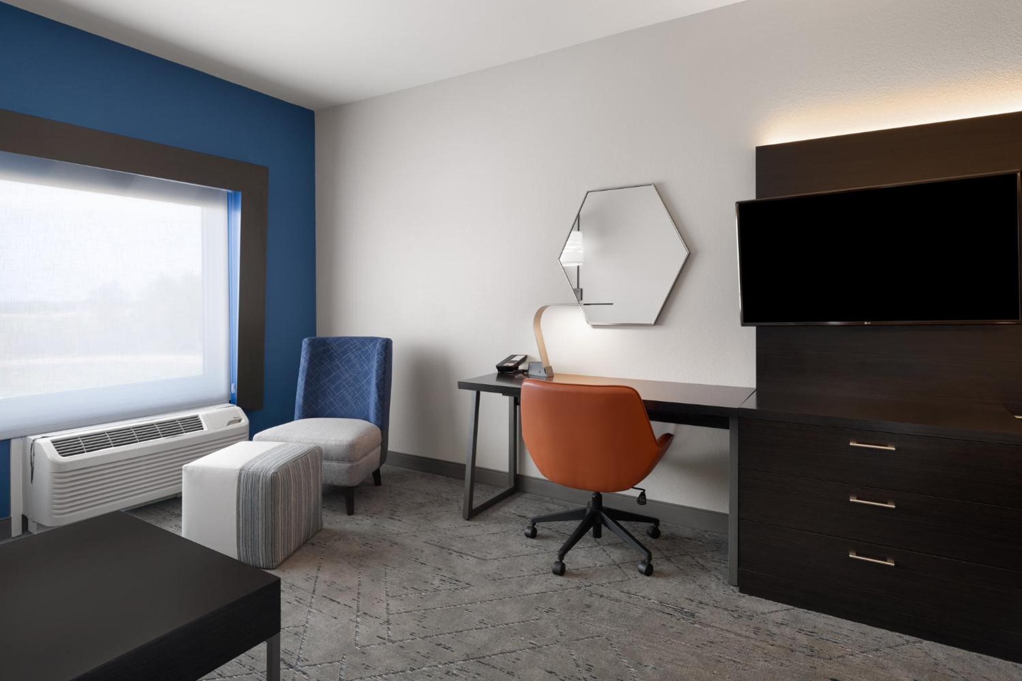 King Suite with Sofa Bed - Communication Accessible