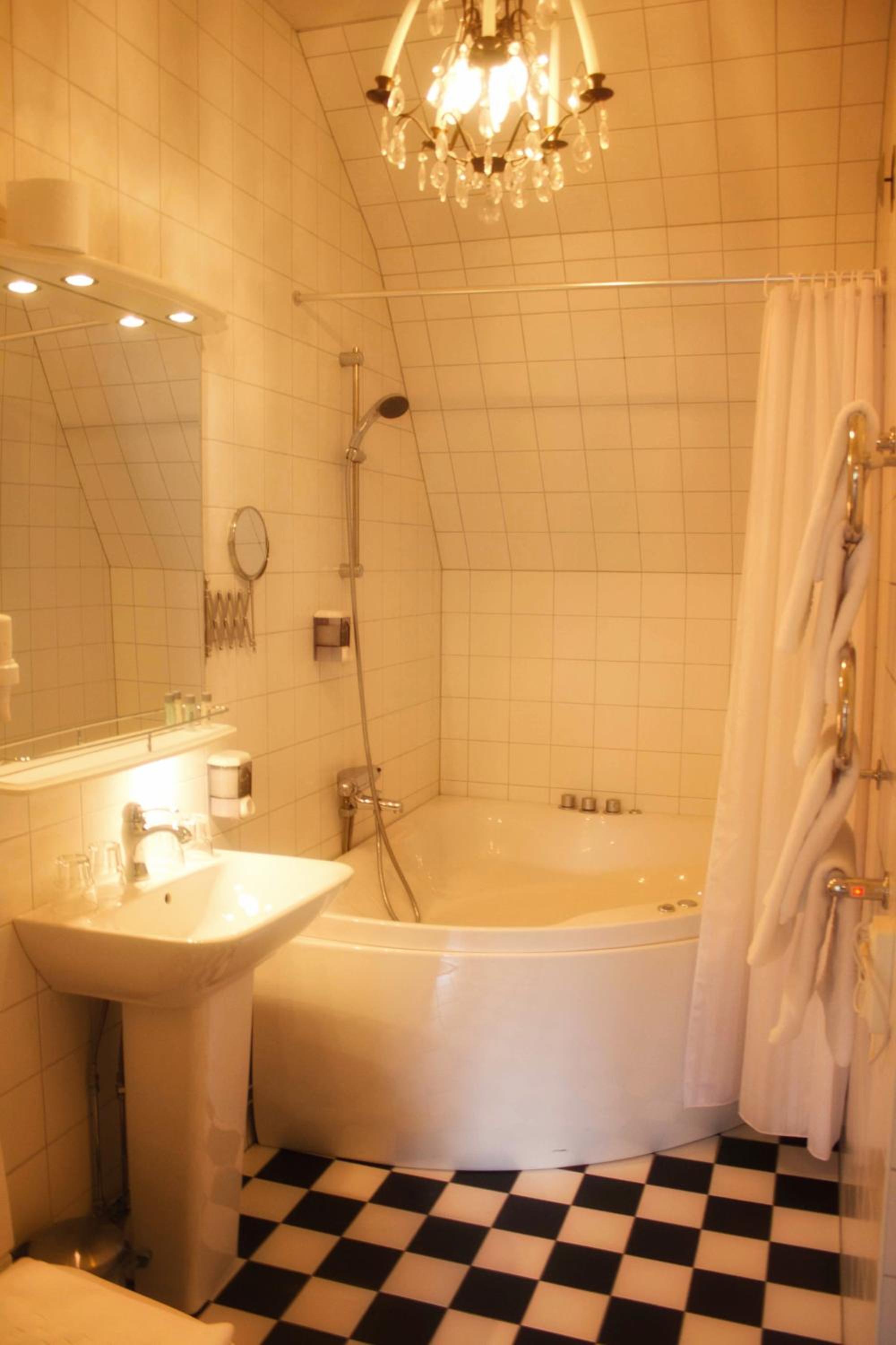 Suite - Photo 6