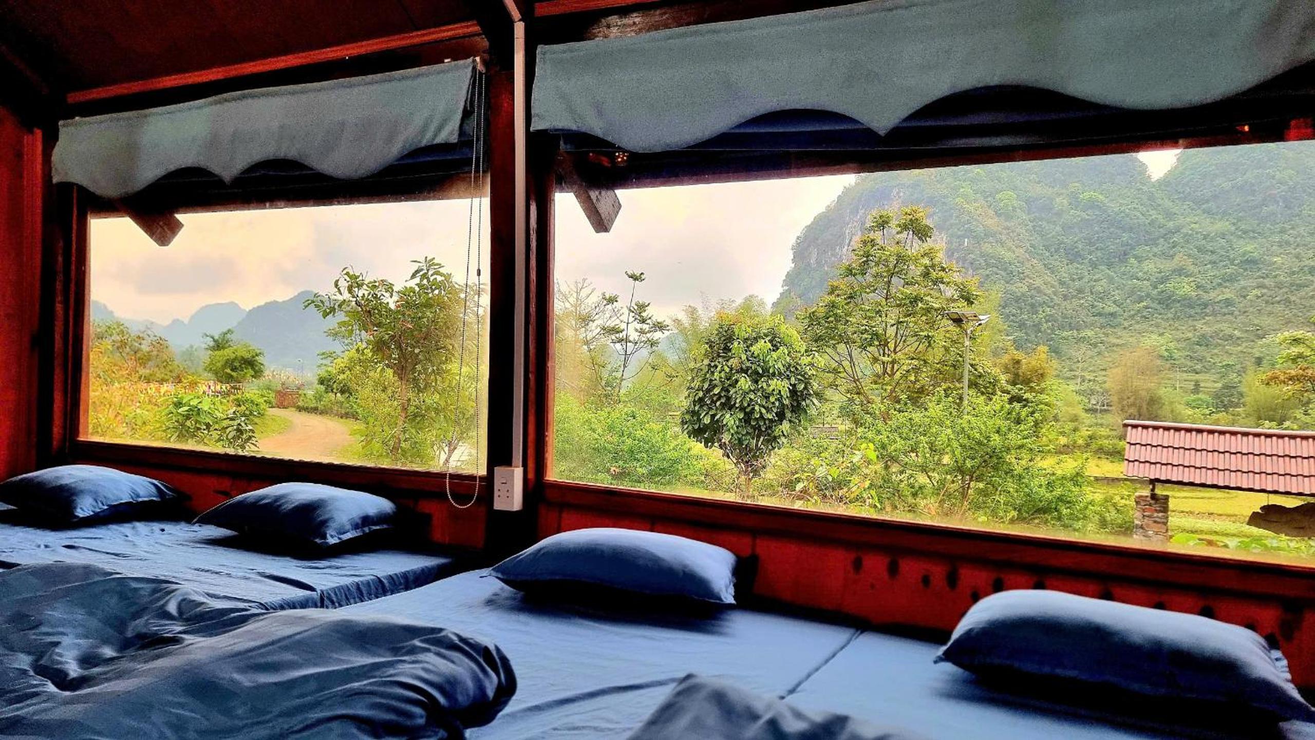 8-Bed Mixed Dormitory Room photo 1
